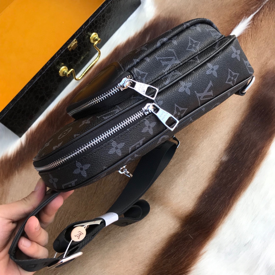 [TOP] Louis Vuitton LV New V-Chest  Bag - Black