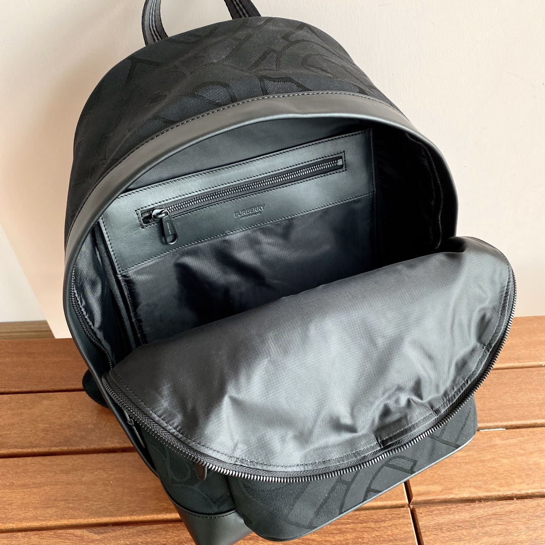 [TOP] BURBERRY Adjustable Thick Shoulder Bag - Black