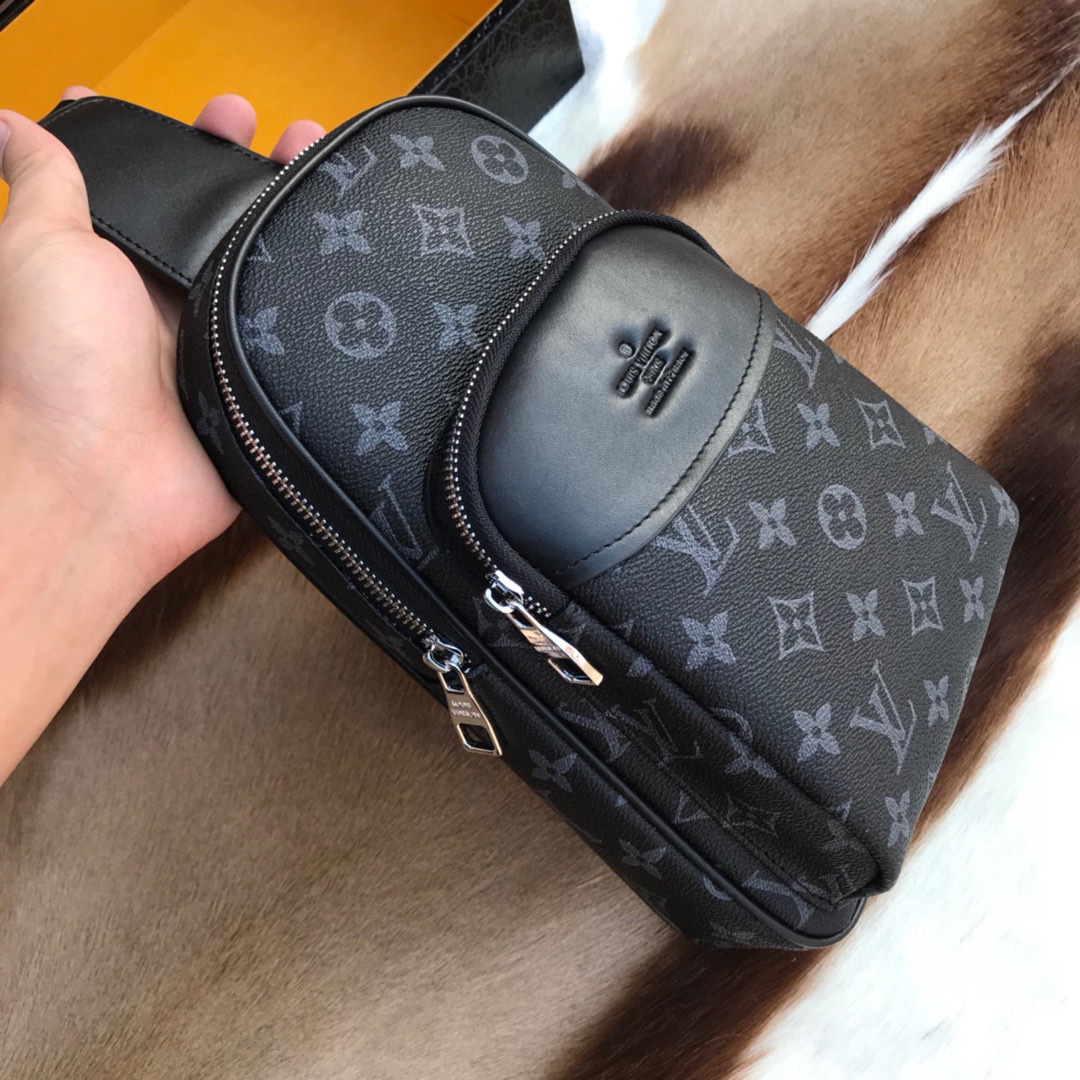 [TOP] Louis Vuitton LV New V-Chest  Bag - Black