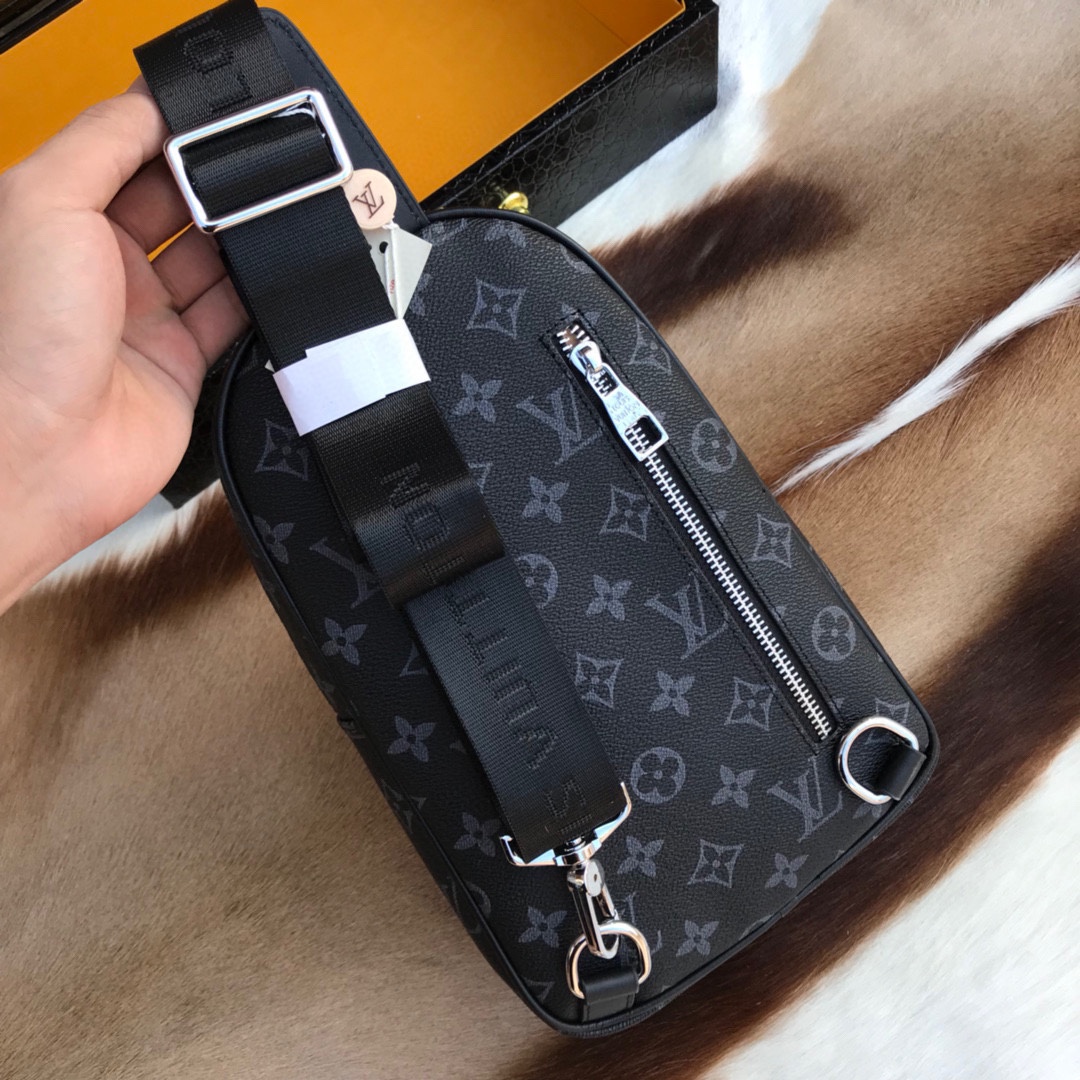 [TOP] Louis Vuitton LV New V-Chest  Bag - Black