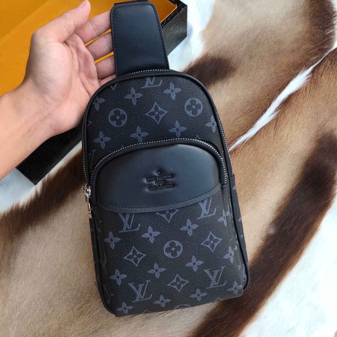 [TOP] Louis Vuitton LV New V-Chest  Bag - Black