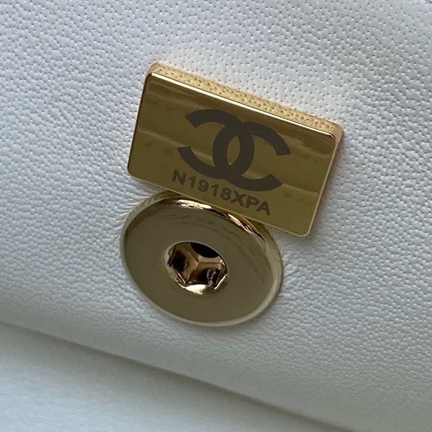 [TOP] CHANEL 23K Autumn/Winter New Product Handle Box Bag 10.5×22×9cm - White