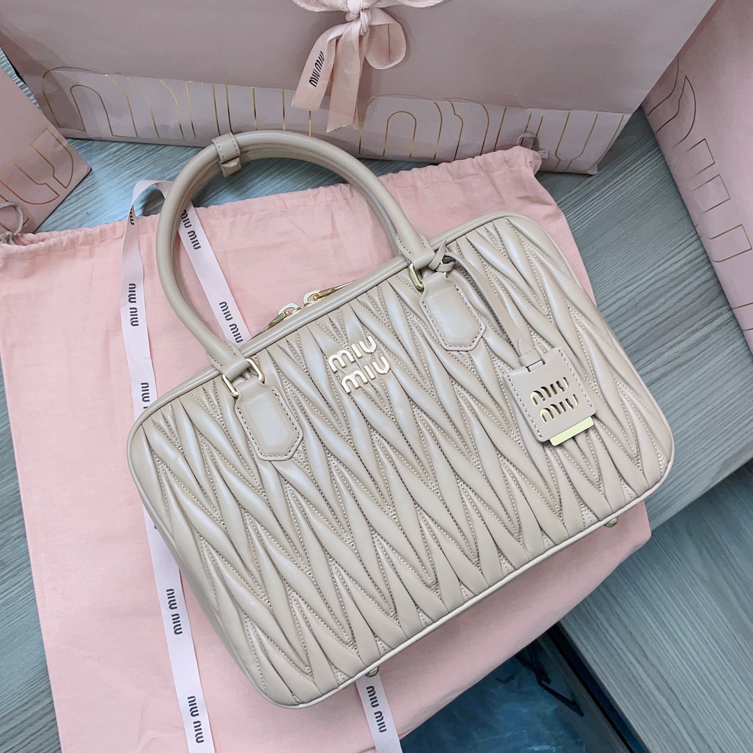 [TOP] Miu Miu Lambskin Bowling Bag 30 x 22 x 8.5 cm - 2 Color