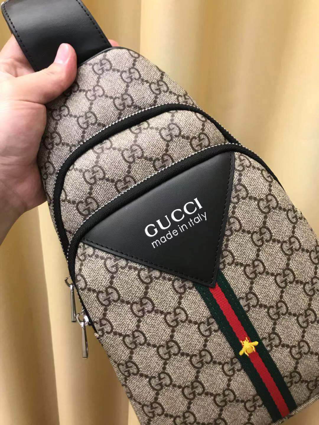 [TOP] GUCCI Chest Bag