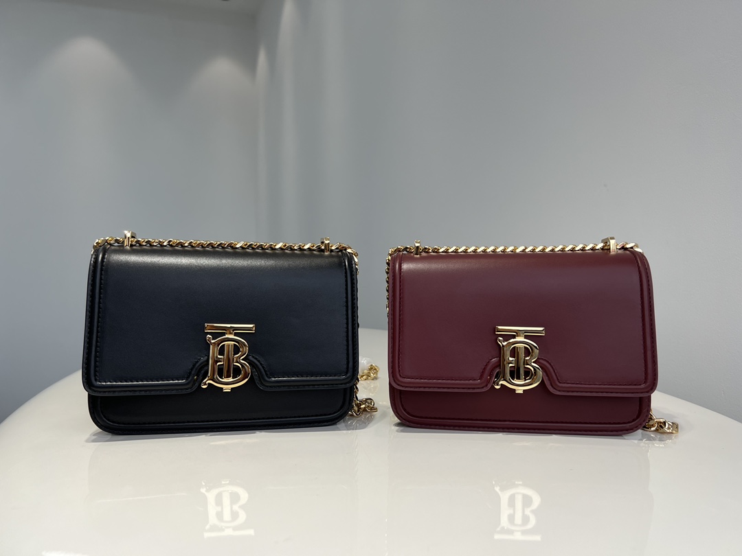 [TOP] BURBERRY Leather Chain Lock Bag - 2 Colors