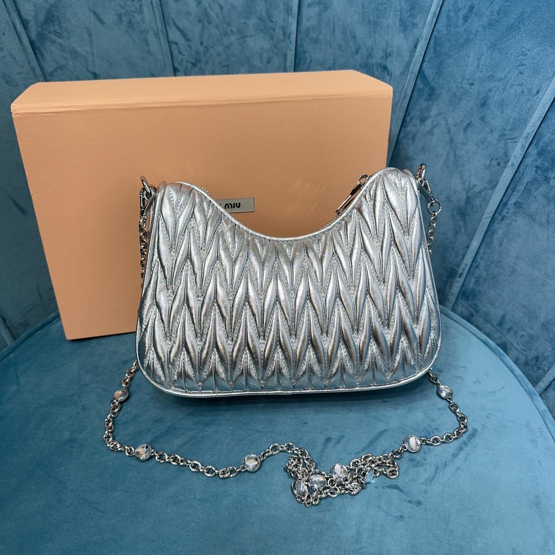 [TOP] Miu Miu Lambskin Crystal Chain Bag 21 x 16.5 x 5.5 cm - 6 Color