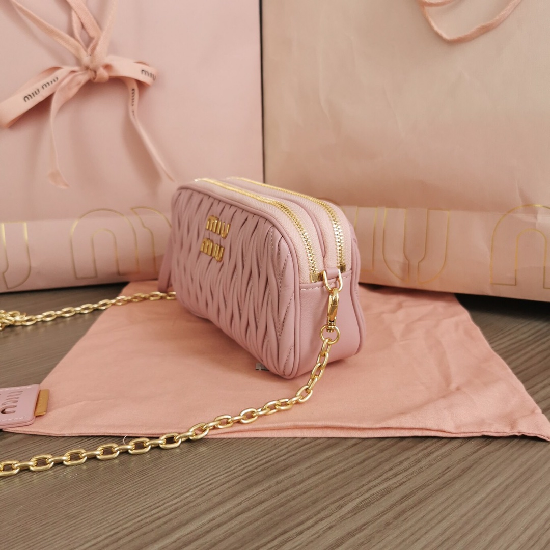 [TOP] Miu Miu Lambskin Matelasse Embroidered Metal Chain Double Zip Camera Bag 18 x 10 x 5 cm - 3 Color