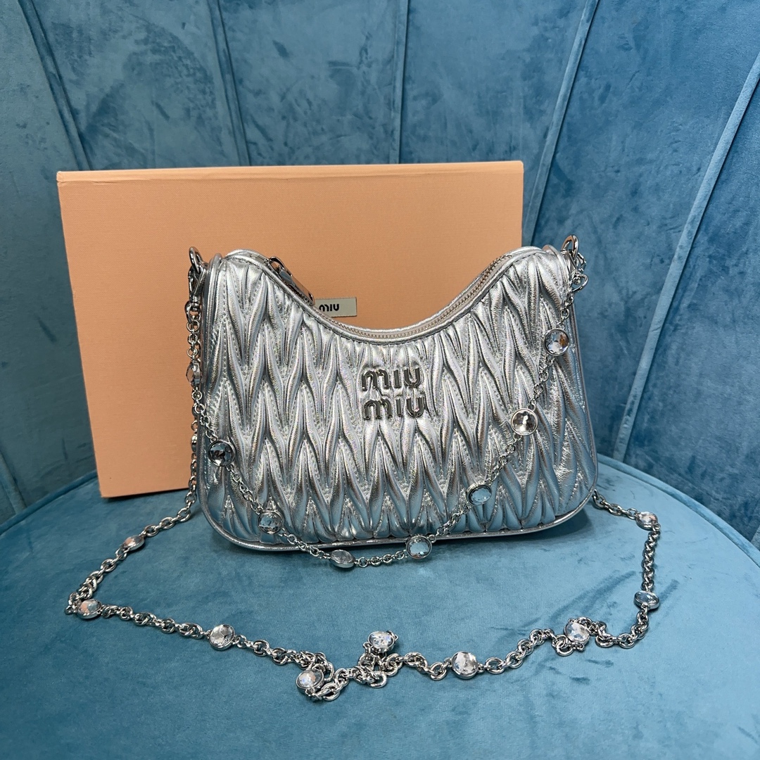 [TOP] Miu Miu Lambskin Crystal Chain Bag 21 x 16.5 x 5.5 cm - 6 Color