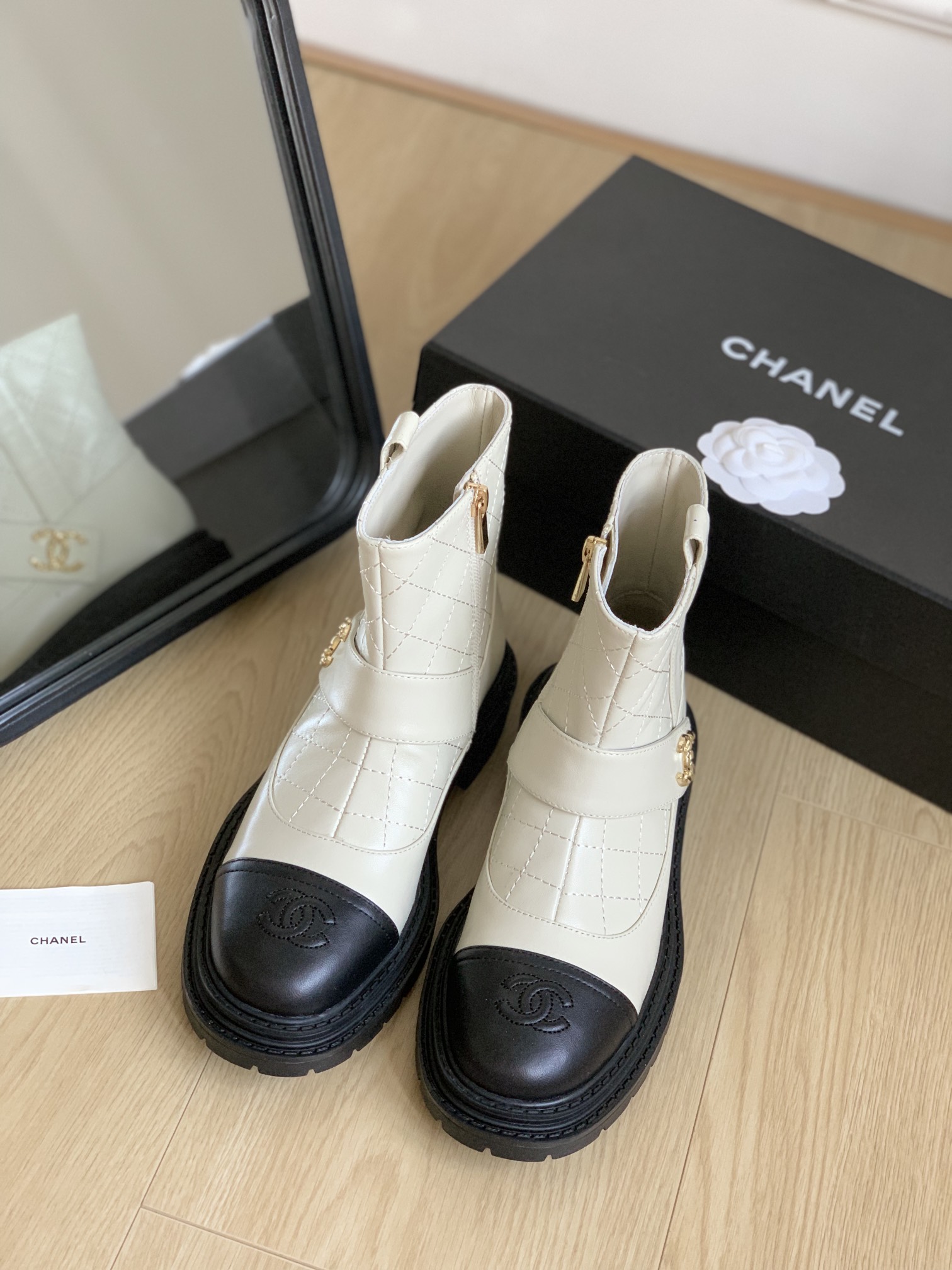[TOP] CHANEL Classic Thick Heel Boots - 3 Colors