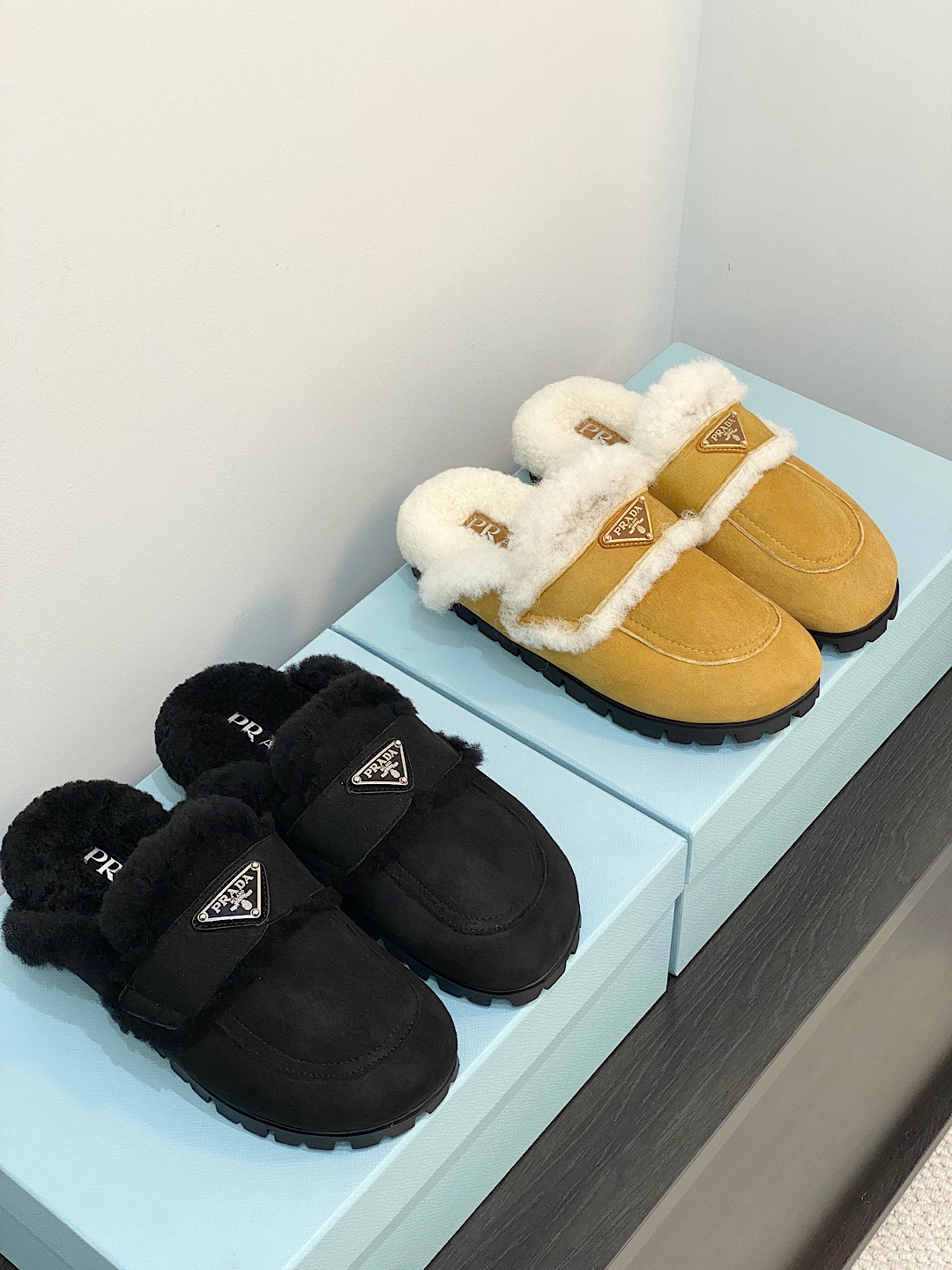 [TOP] PRADA New wool slippers - 2 Colors