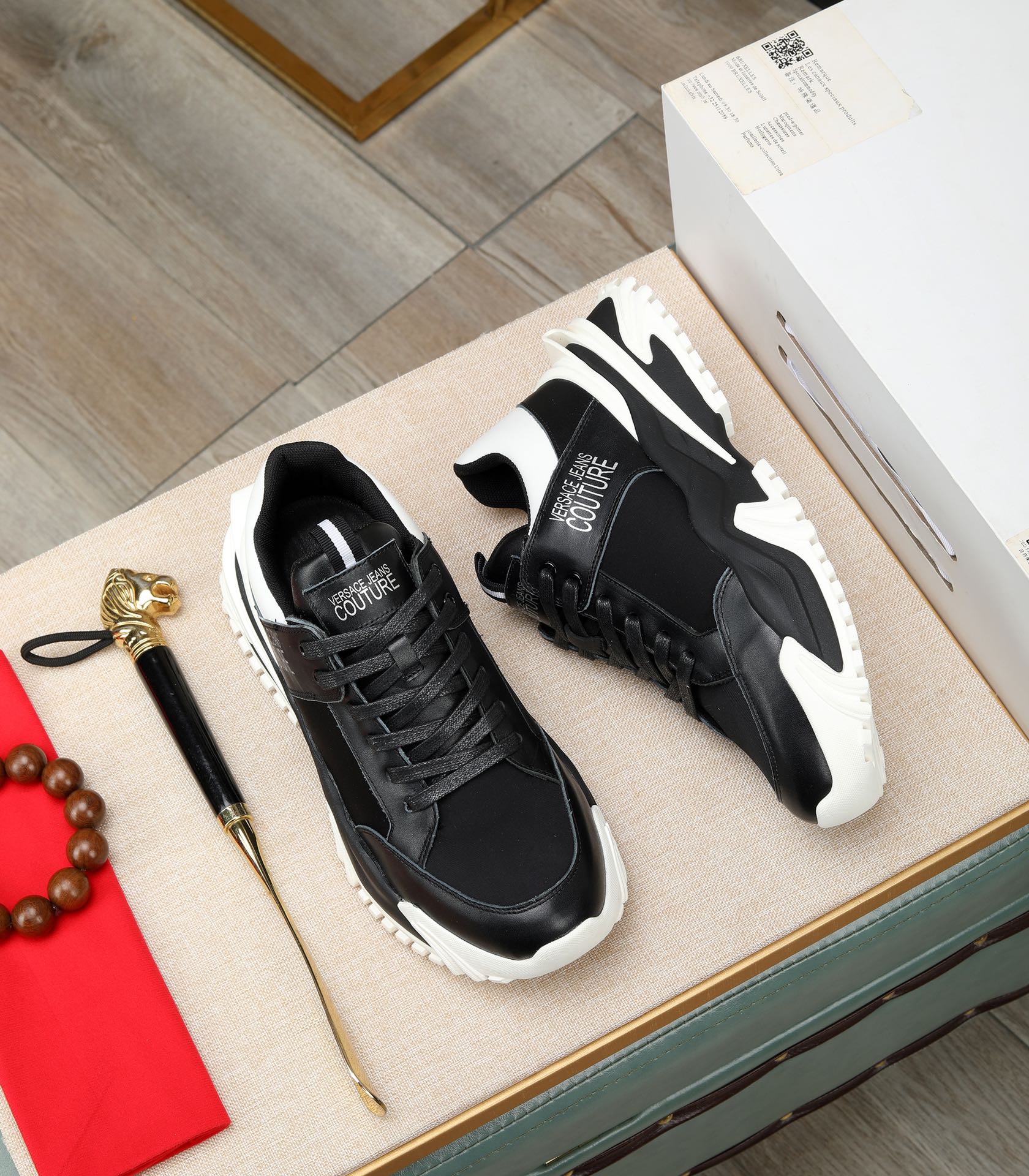 [TOP] VERSACE Men's Cowhide Shoes - 2 Colors