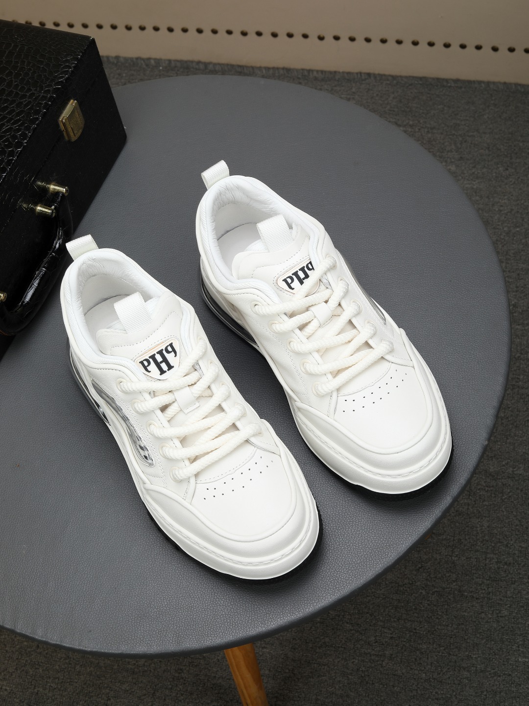 [TOP] PRADA Men's Casual Shoes - 2 Colors