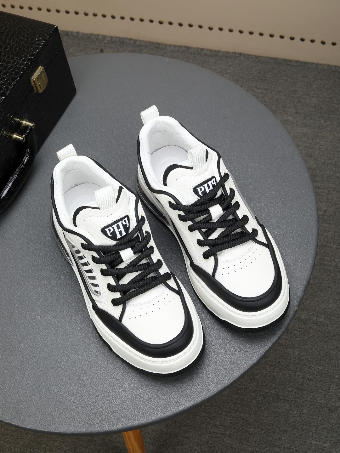 [TOP] PRADA Men's Casual Shoes - 2 Colors