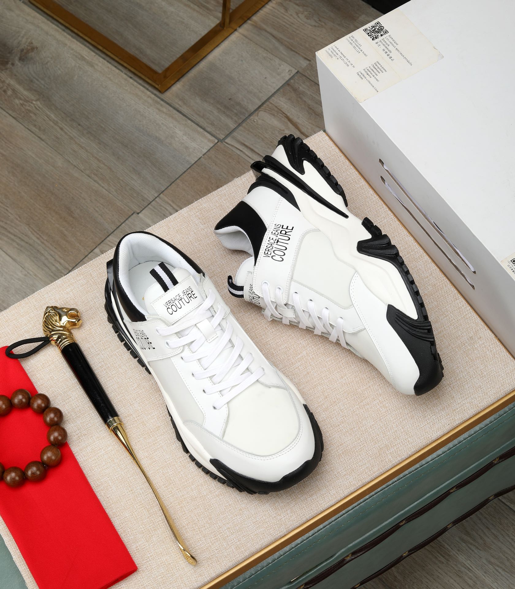 [TOP] VERSACE Men's Cowhide Shoes - 2 Colors