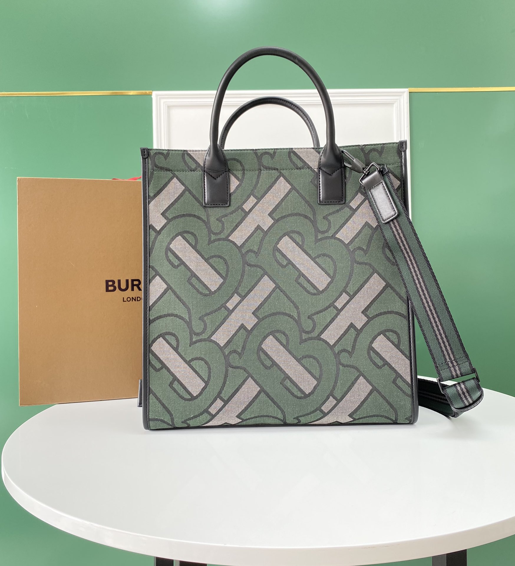 [TOP] BURBERRY The Tote bag is made of polyester fiber and cotton - 35.5x5x37.5cm - 2 Colors