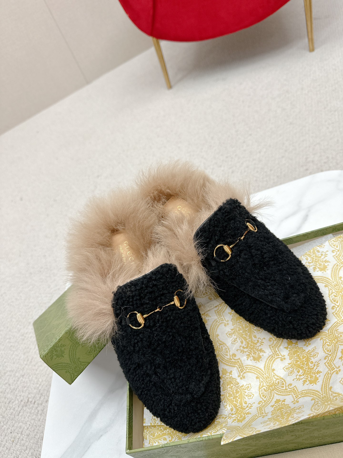 [TOP] GUCCI Lamb Hair Slippers - 12 Colors