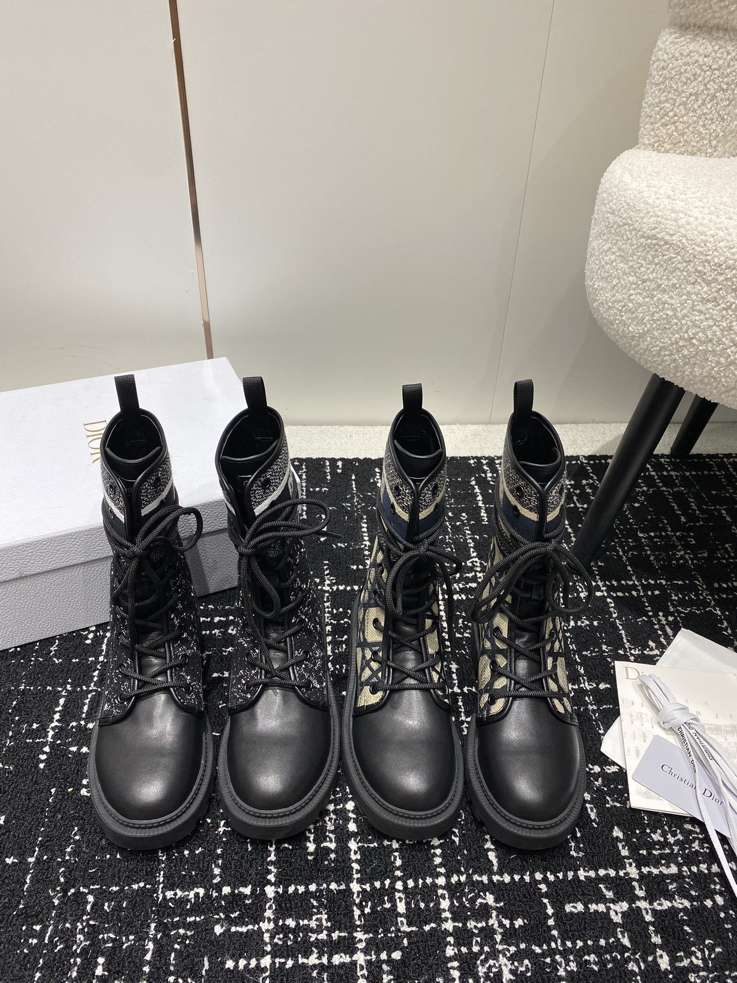 [TOP] Christian Dior 3D Three -Dimensional Embroidered Leather Boots - 2 Colors