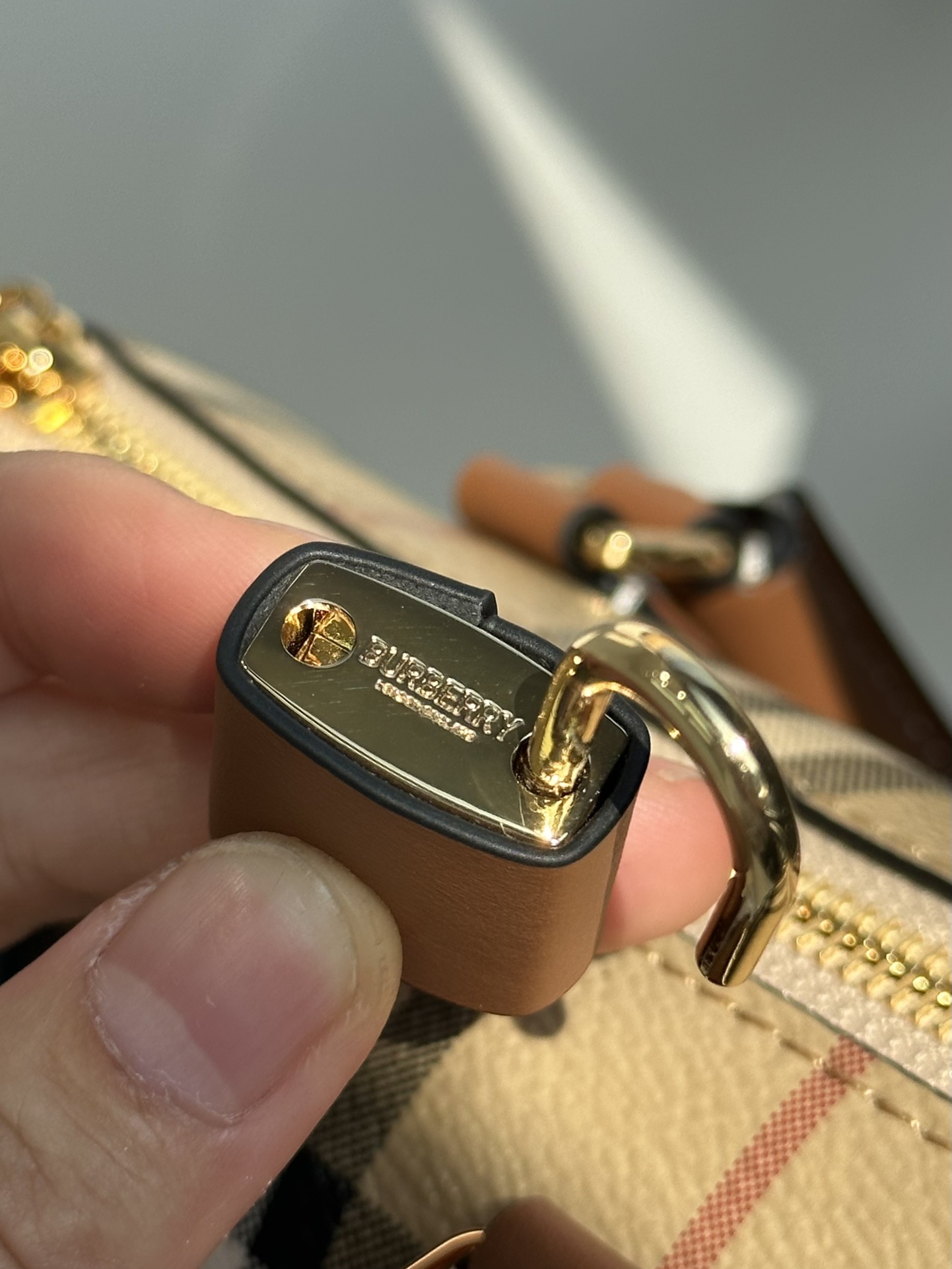 [TOP] BURBERRY Checker Pattern Patchwork B ottom Layer Calf Leather Note Bags- 17x15.5x24.5cm - Beige