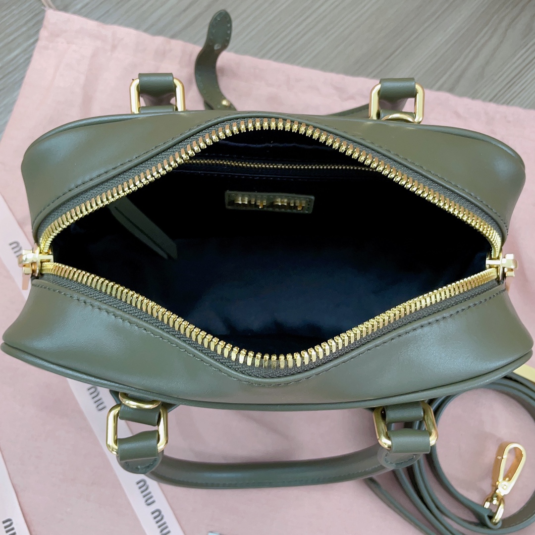 [TOP] Miu Miu Bowling Bag Calfskin 22 x 10.5 x 7.5 cm/27 x 12 x 9 cm - Army Green