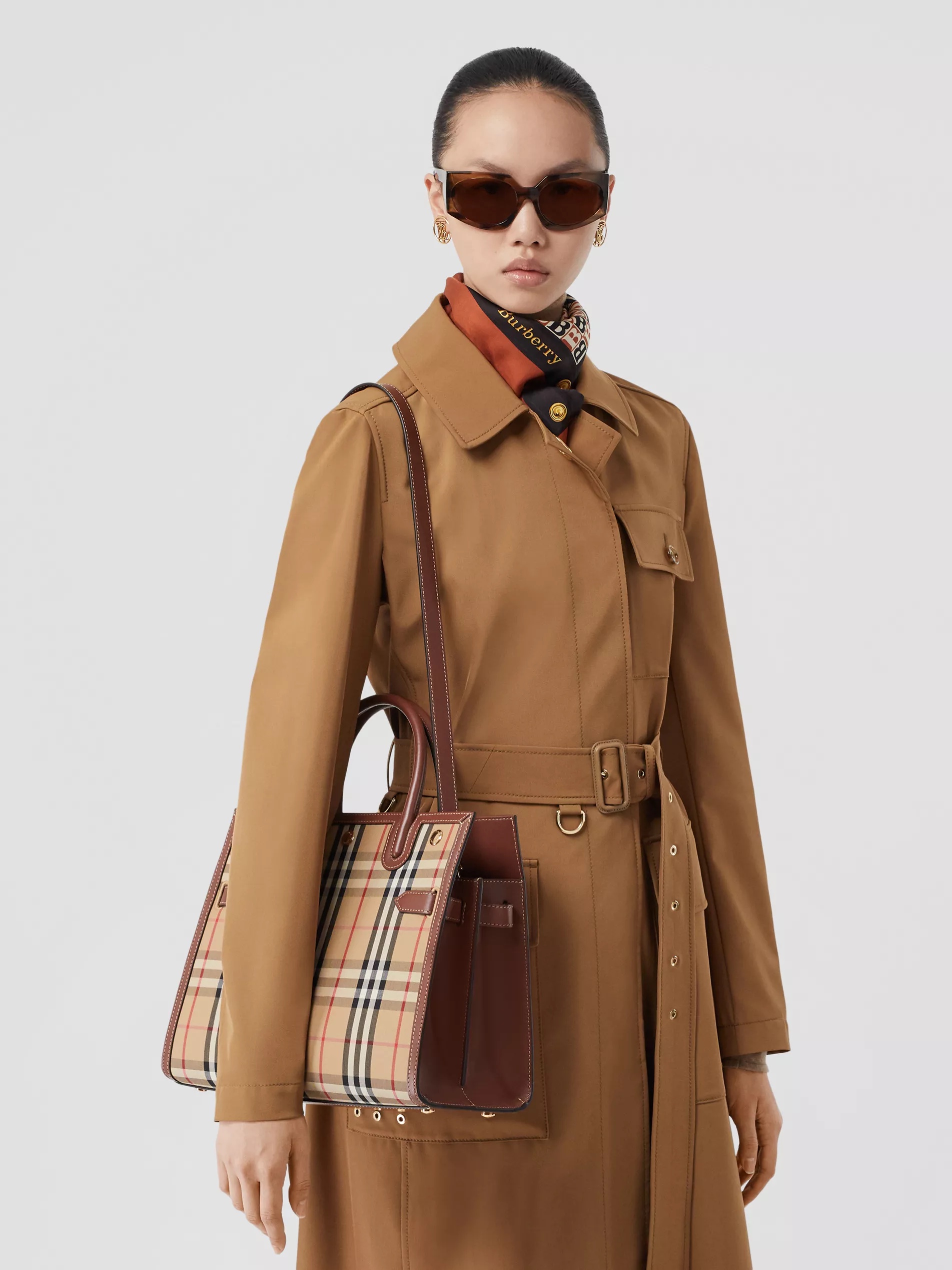 [TOP] BURBERRY Vintage Plaid Double Handle Leather Bag - 2 Size - Beige