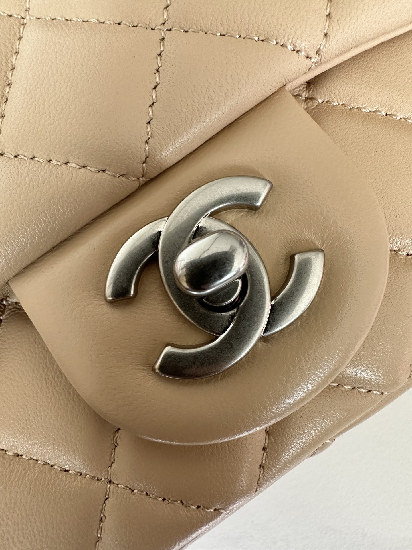 [TOP] CHANEL Classic Flap Bag Lambskin 18 CM - Apricot