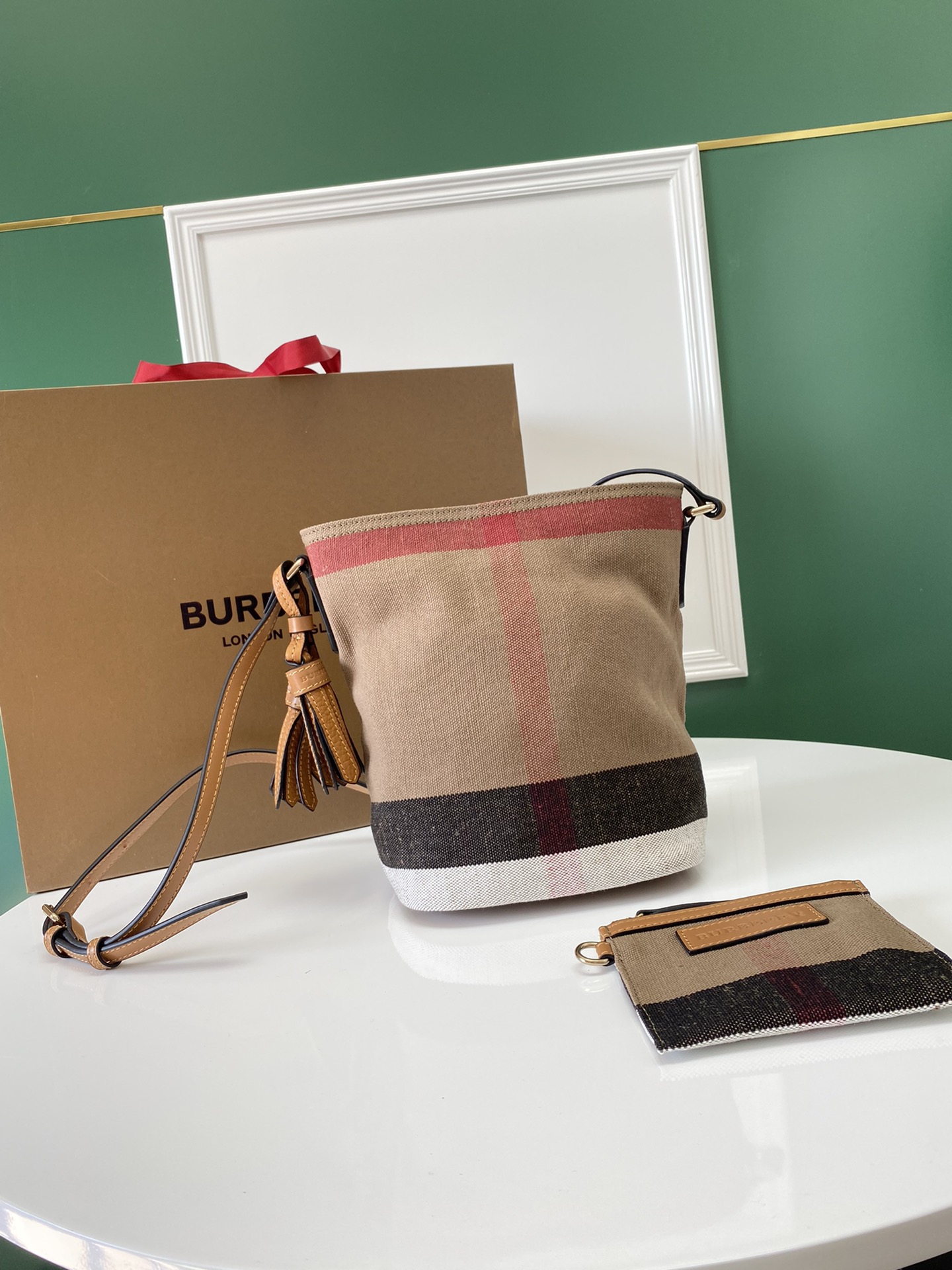 [TOP] BURBERRY Canvas Plaid Linen With Cowhide Bag- 17x15.5x24.5cm - Beige