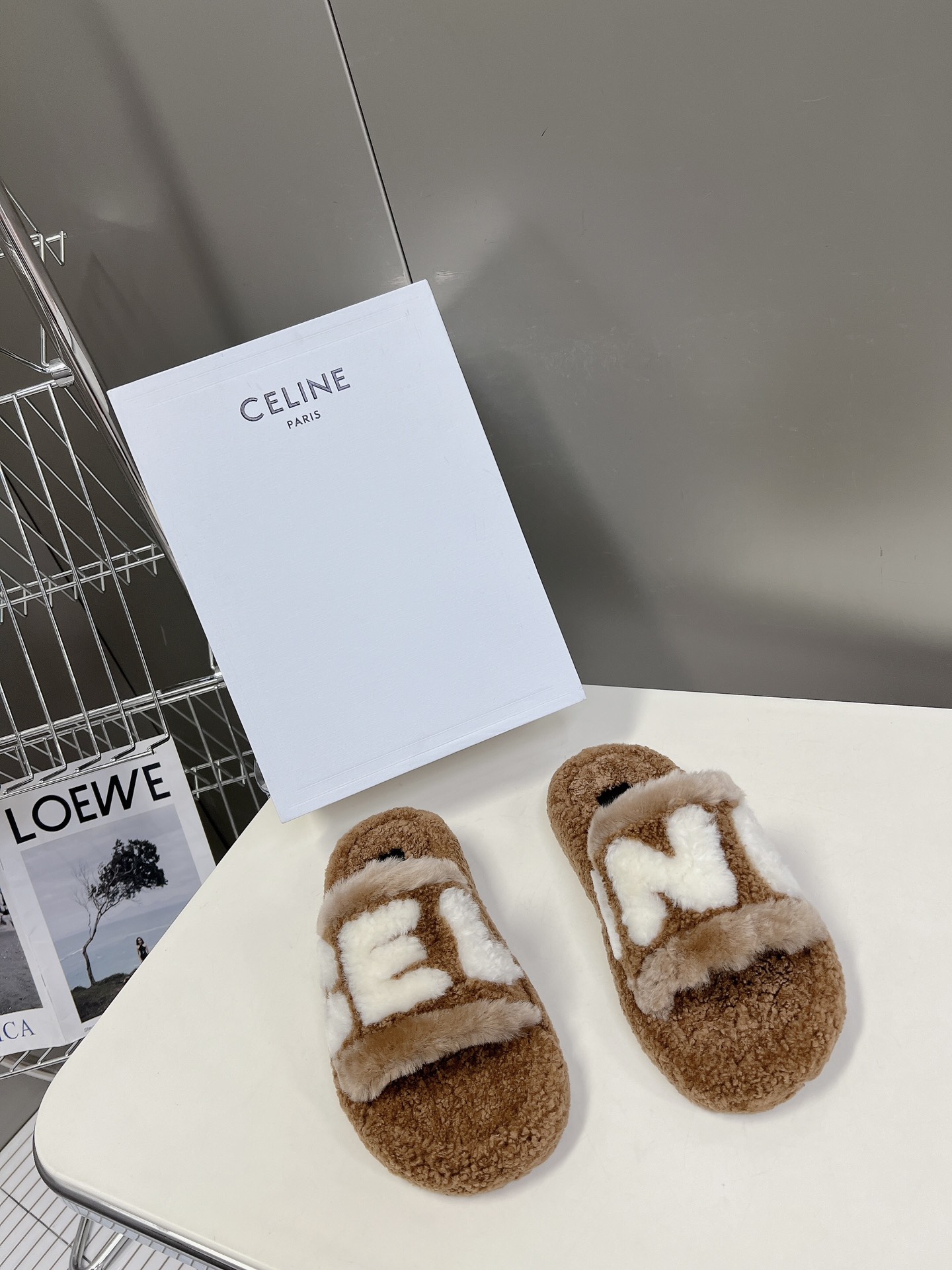 [TOP] CELINE Classic Autumn/Winter Plush Slippers - 5 Colors