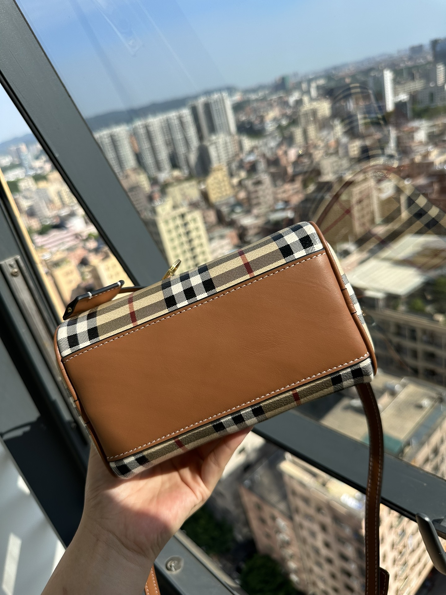 [TOP] BURBERRY Checker Pattern Patchwork B ottom Layer Calf Leather Note Bags- 17x15.5x24.5cm - Beige