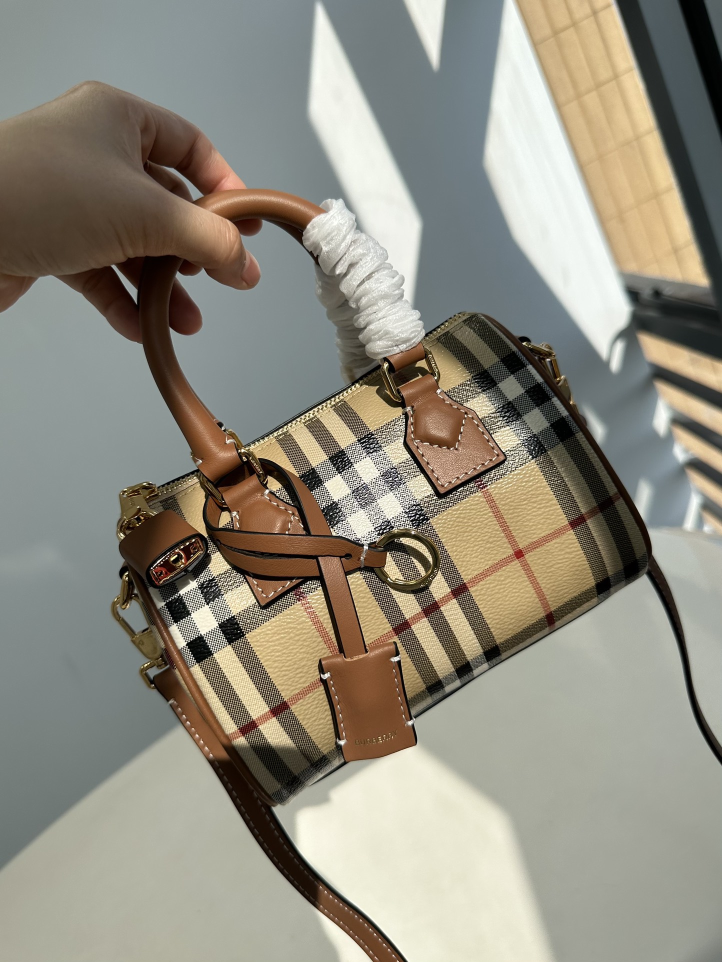 [TOP] BURBERRY Checker Pattern Patchwork B ottom Layer Calf Leather Note Bags- 17x15.5x24.5cm - Beige