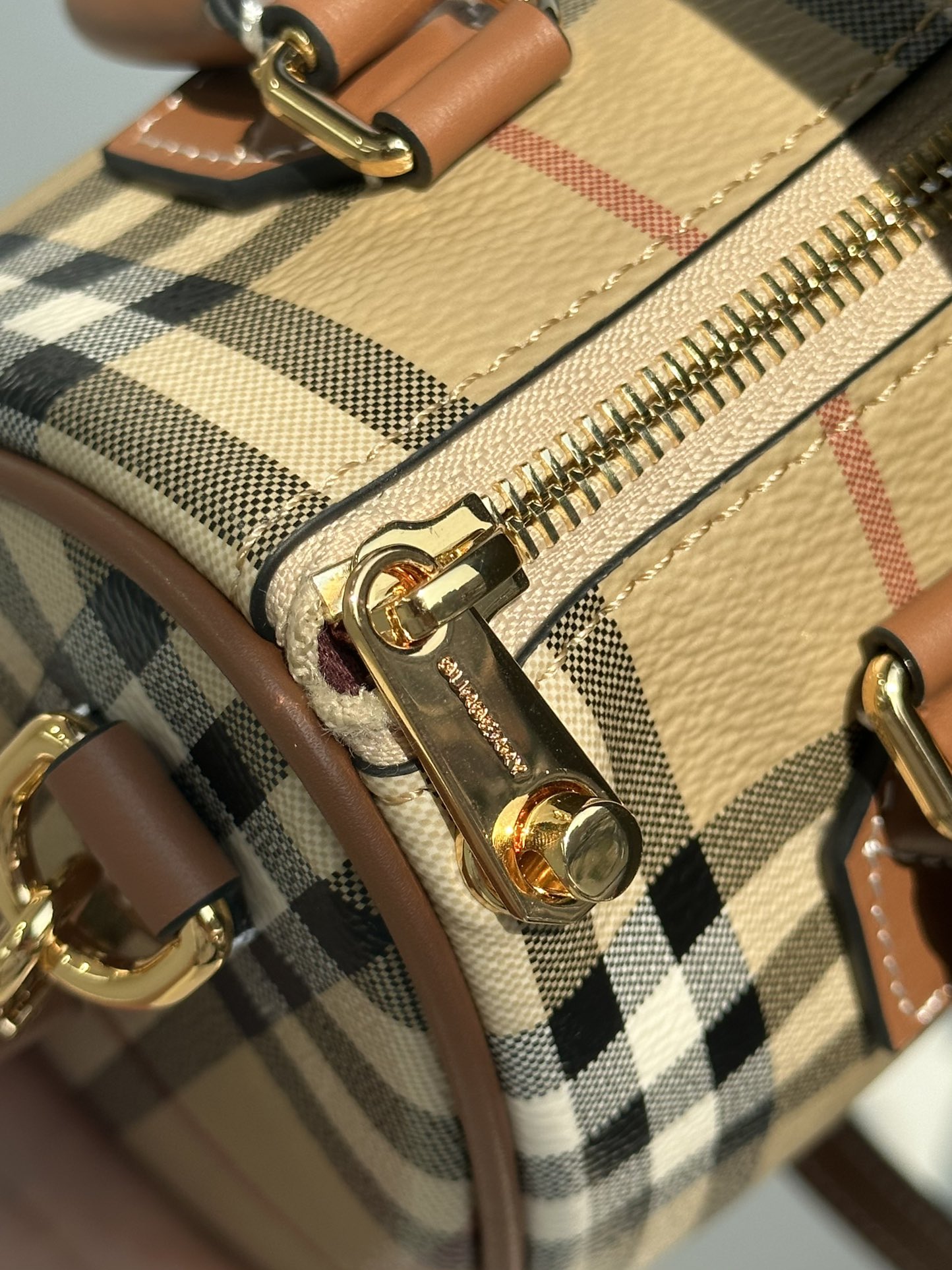 [TOP] BURBERRY Checker Pattern Patchwork B ottom Layer Calf Leather Note Bags- 17x15.5x24.5cm - Beige