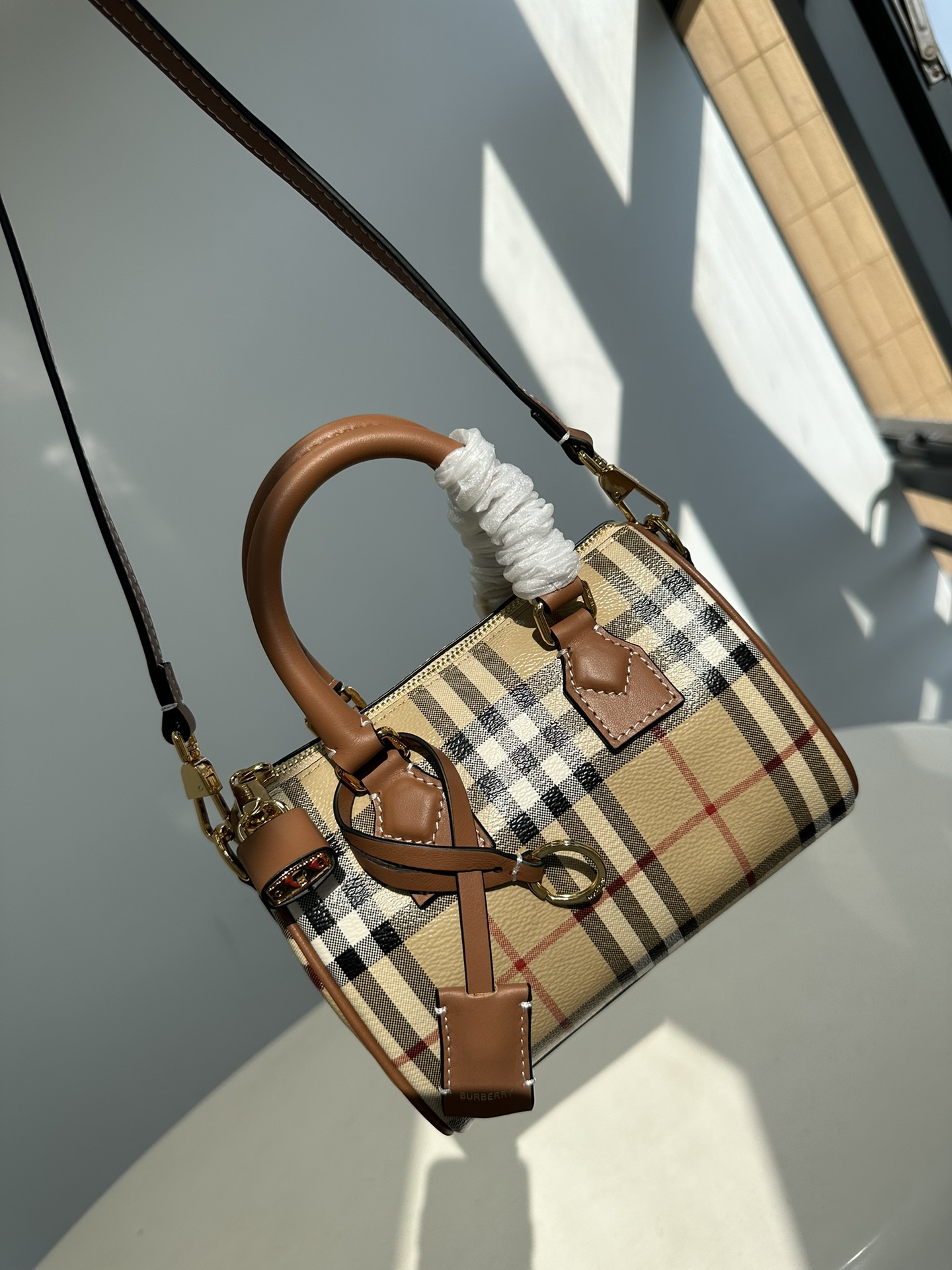 [TOP] BURBERRY Checker Pattern Patchwork B ottom Layer Calf Leather Note Bags- 17x15.5x24.5cm - Beige