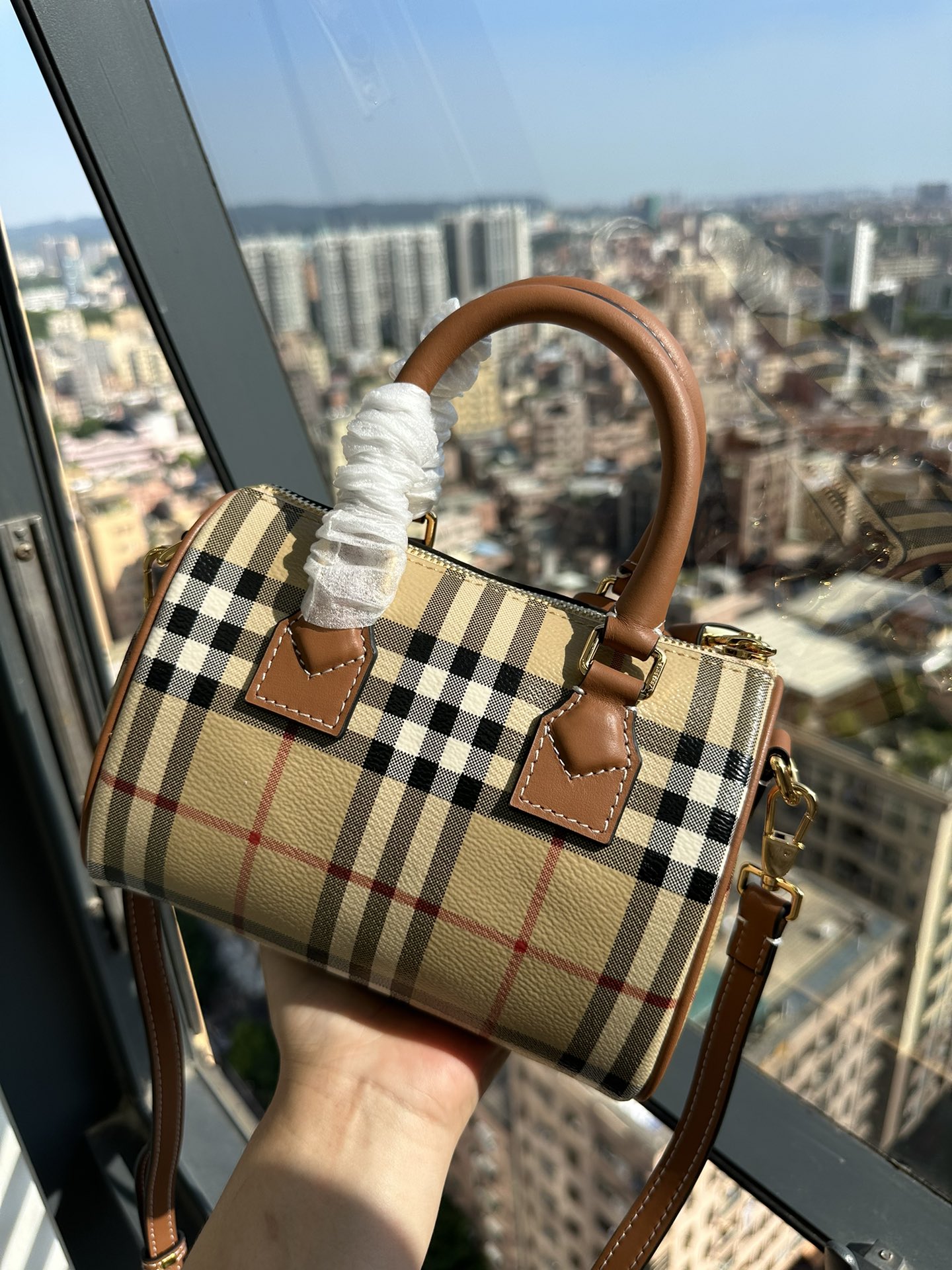 [TOP] BURBERRY Checker Pattern Patchwork B ottom Layer Calf Leather Note Bags- 17x15.5x24.5cm - Beige