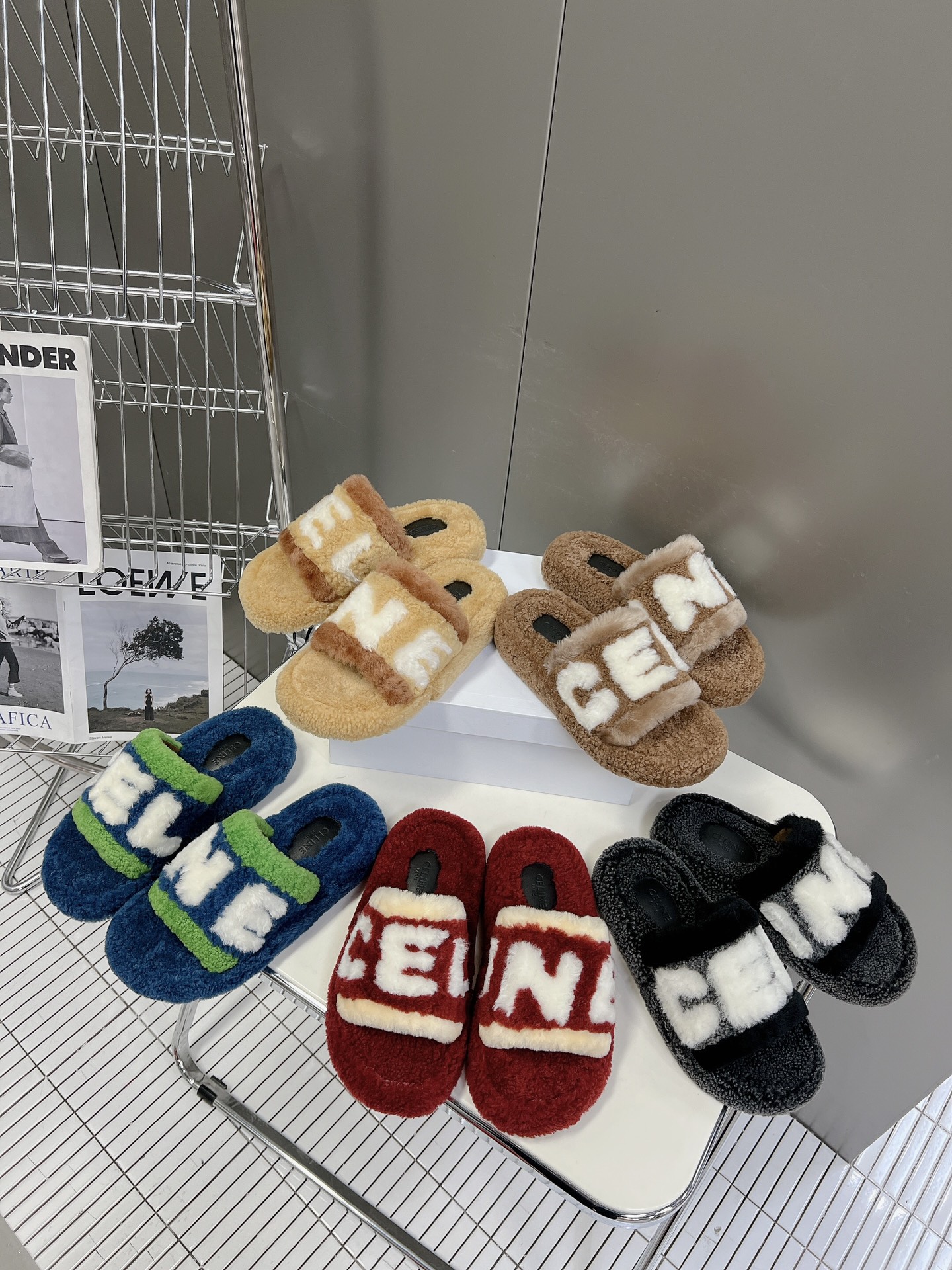 [TOP] CELINE Classic Autumn/Winter Plush Slippers - 5 Colors