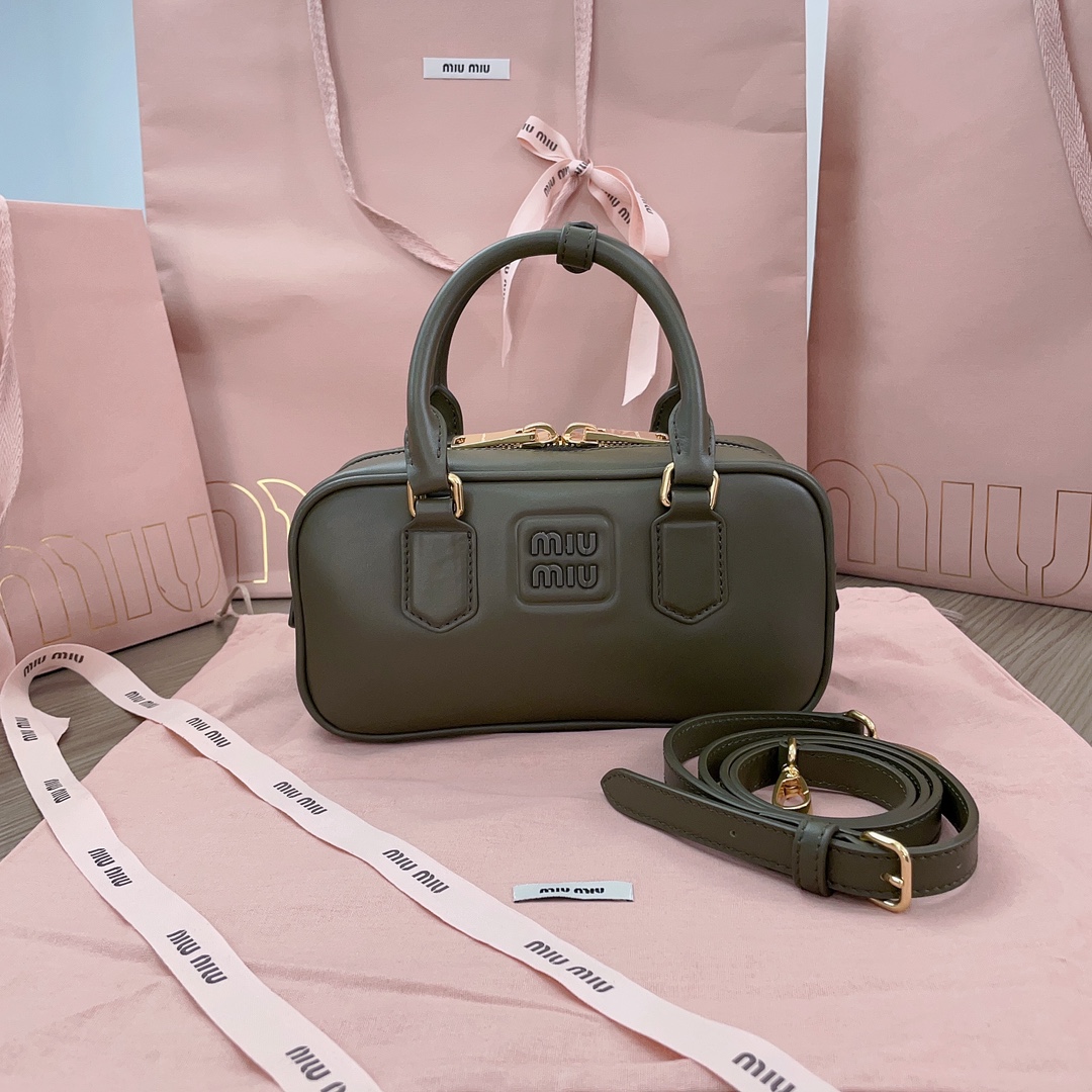 [TOP] Miu Miu Bowling Bag Calfskin 22 x 10.5 x 7.5 cm/27 x 12 x 9 cm - Army Green