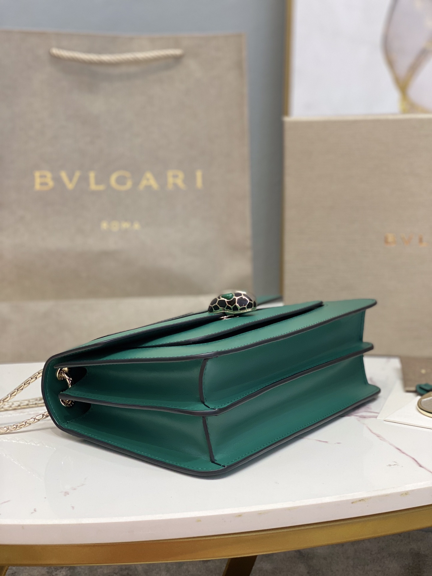 [TOP] BVLGARI Serpenti Forever Maxi Chain Bag Lambskin with Classic Snakehead Buckle 25x16x7cm - Emerald-green