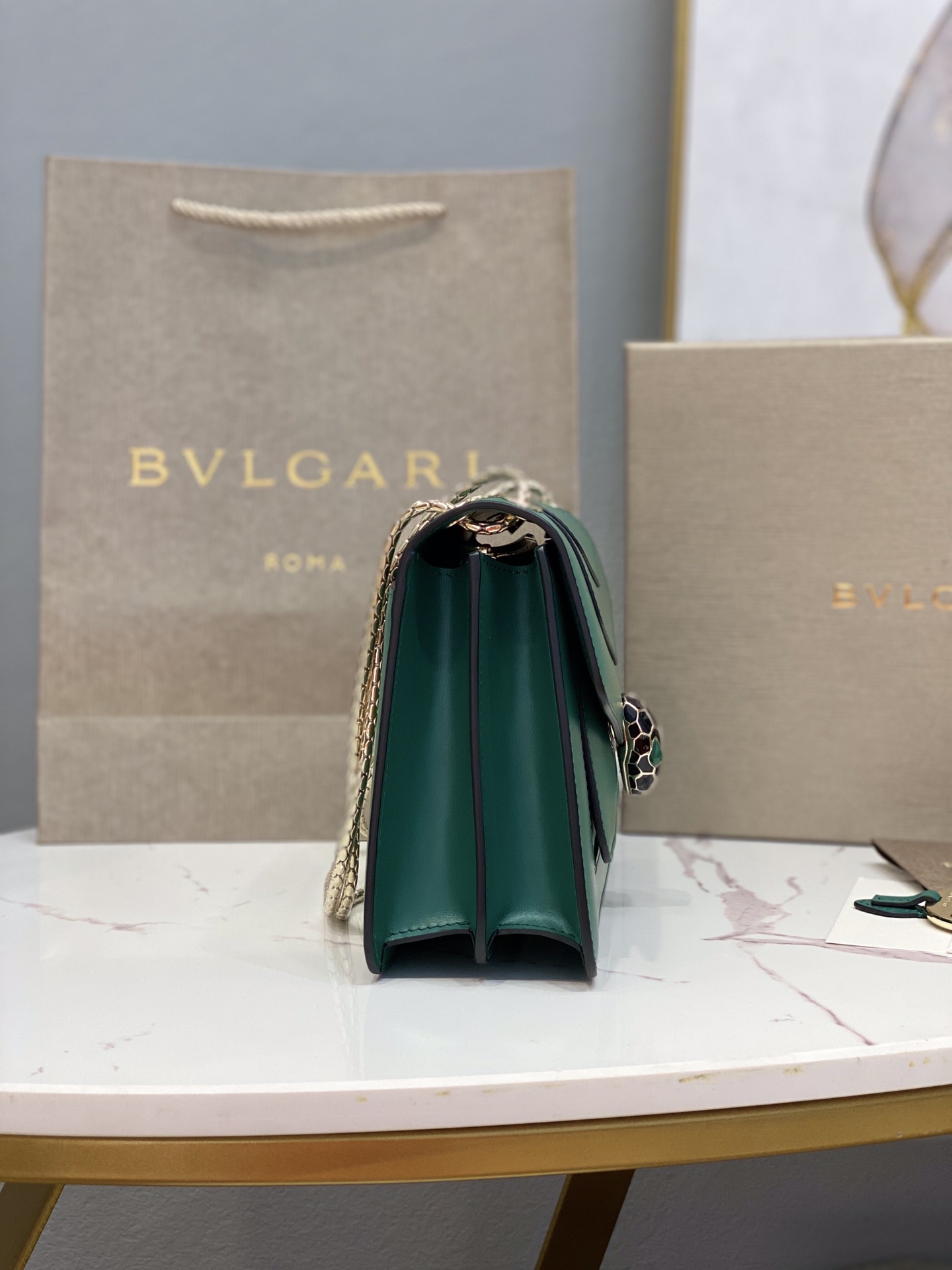 [TOP] BVLGARI Serpenti Forever Maxi Chain Bag Lambskin with Classic Snakehead Buckle 25x16x7cm - Emerald-green