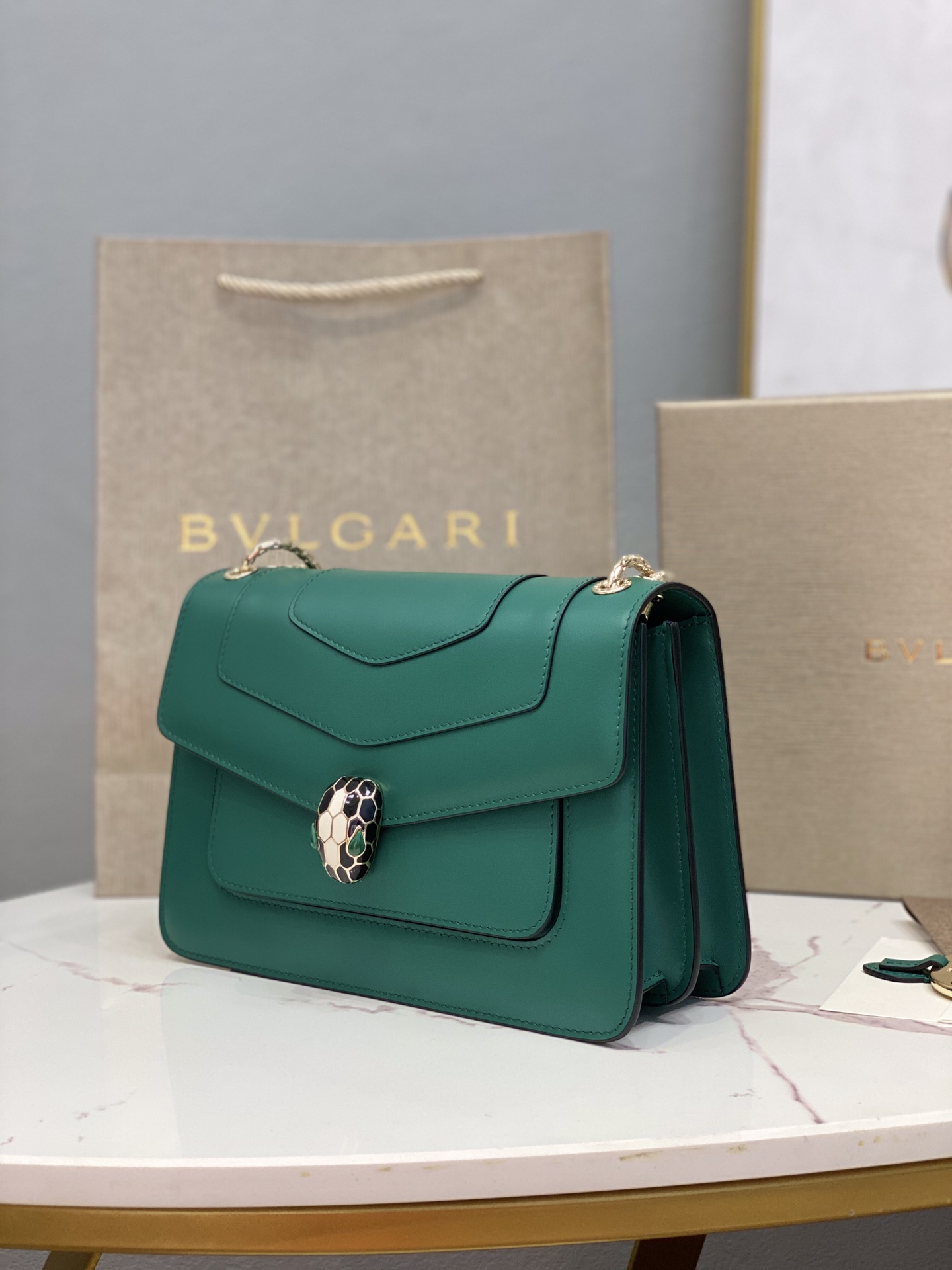 [TOP] BVLGARI Serpenti Forever Maxi Chain Bag Lambskin with Classic Snakehead Buckle 25x16x7cm - Emerald-green