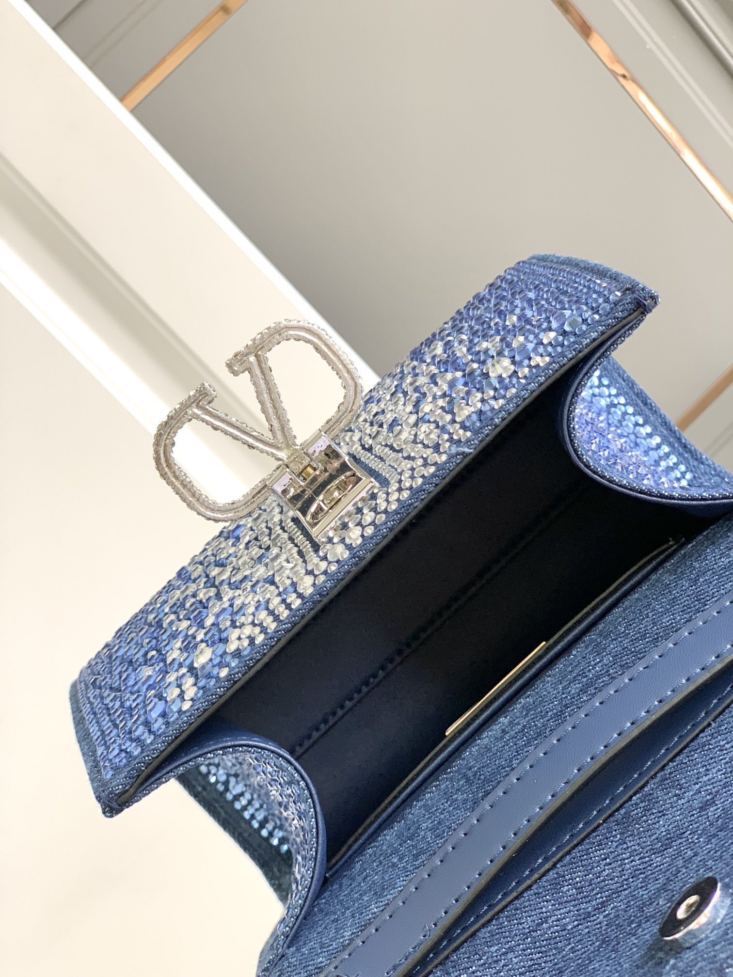[TOP] VALENTINO Garavani Vsling Bag Denim Decorated with Crystals Mini 19x13x9cm - Blue Jeans