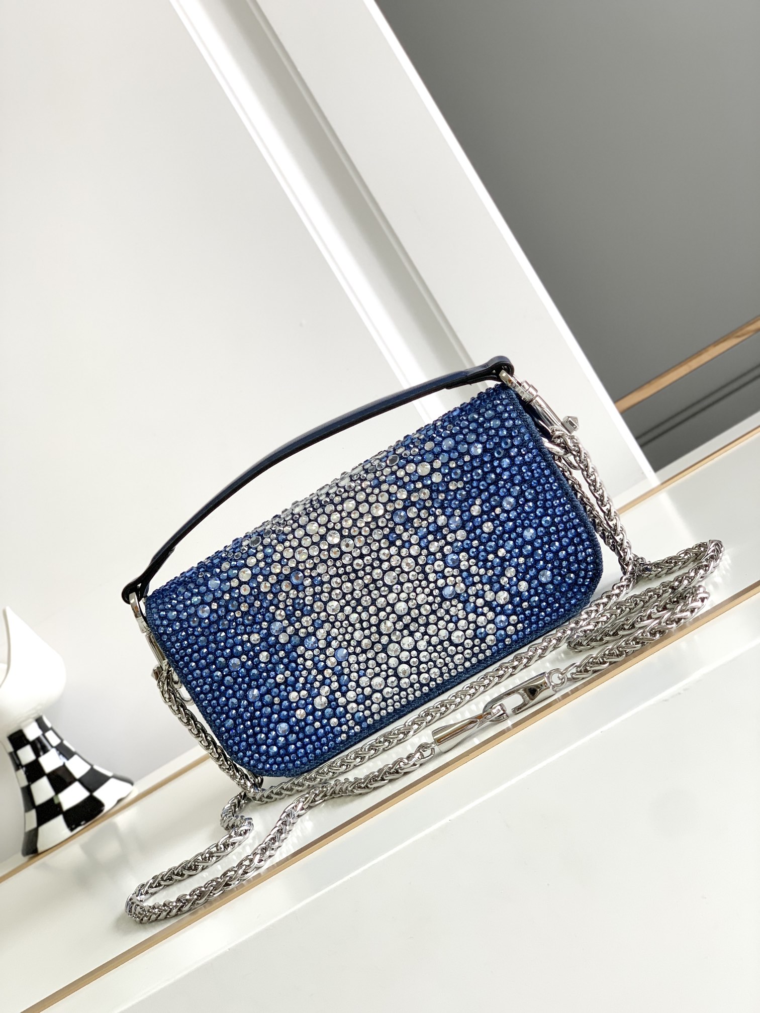 [TOP] VALENTINO Loco Bag Denim Decorated with Crystals 20x10.5x5cm/27x13x6cm - Blue Jeans