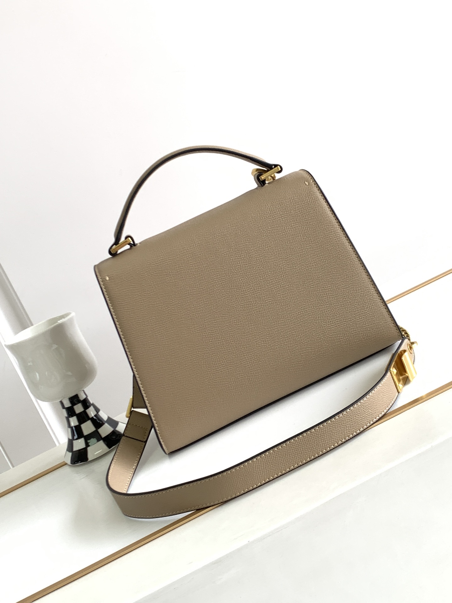 [TOP] VALENTINO Garavani Vsling Bag Cowhide 25x12x17cm - 6 Color