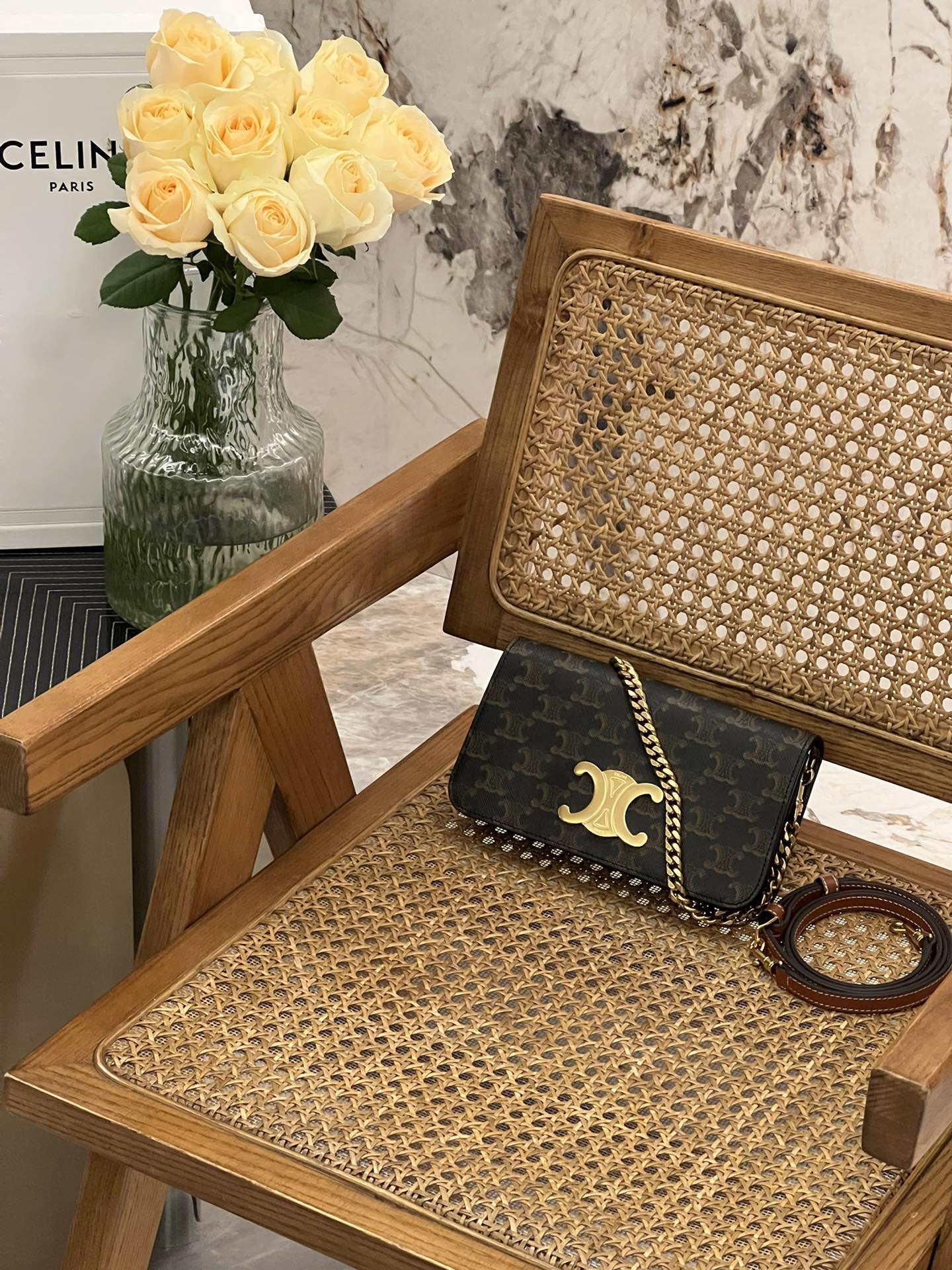 [TOP] CELINE Triomphe Chain Shoulder Bag Cowhide with Logo-printed 20.5x11x4cm