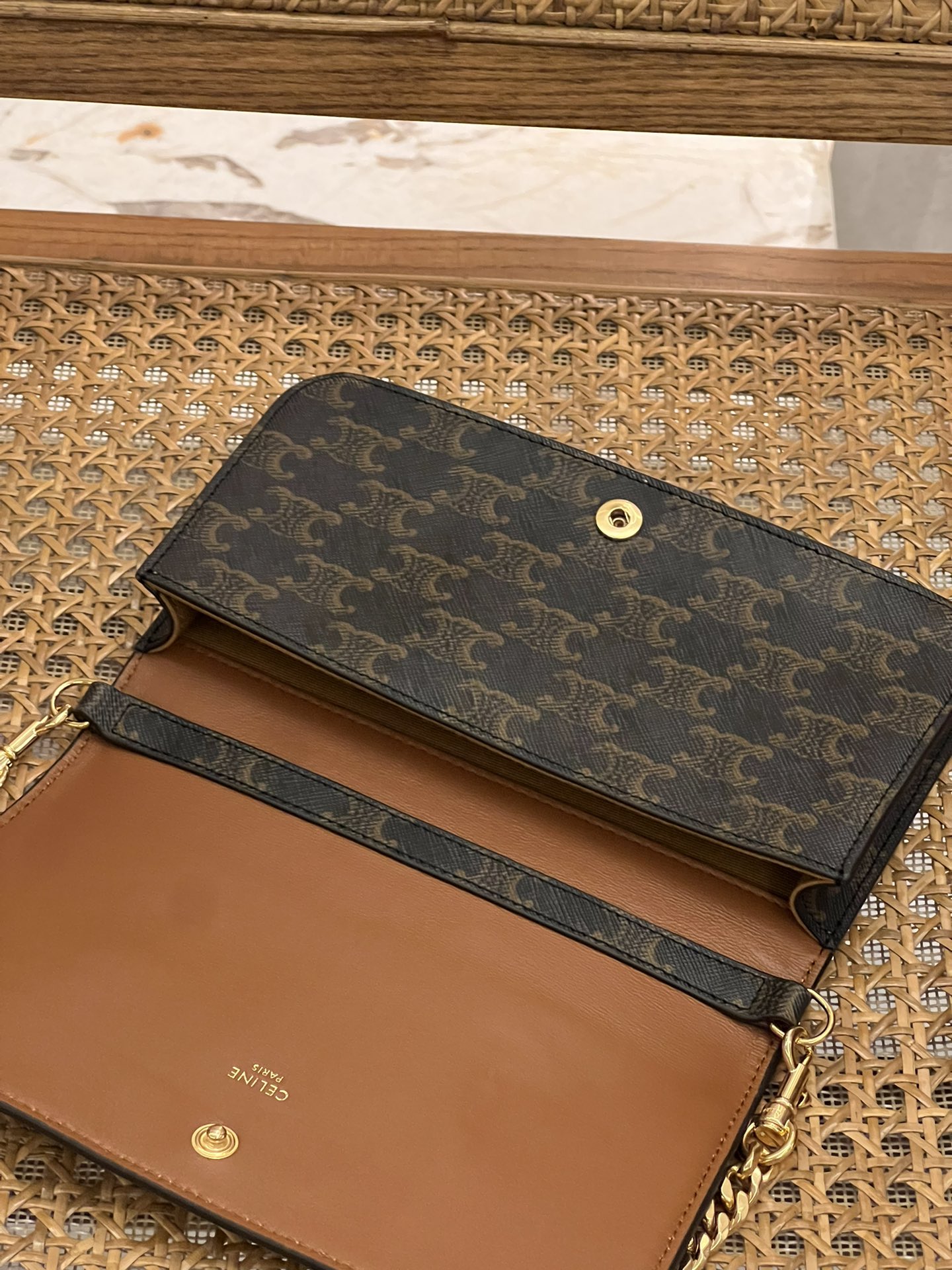 [TOP] CELINE Triomphe Chain Shoulder Bag Cowhide with Logo-printed 20.5x11x4cm