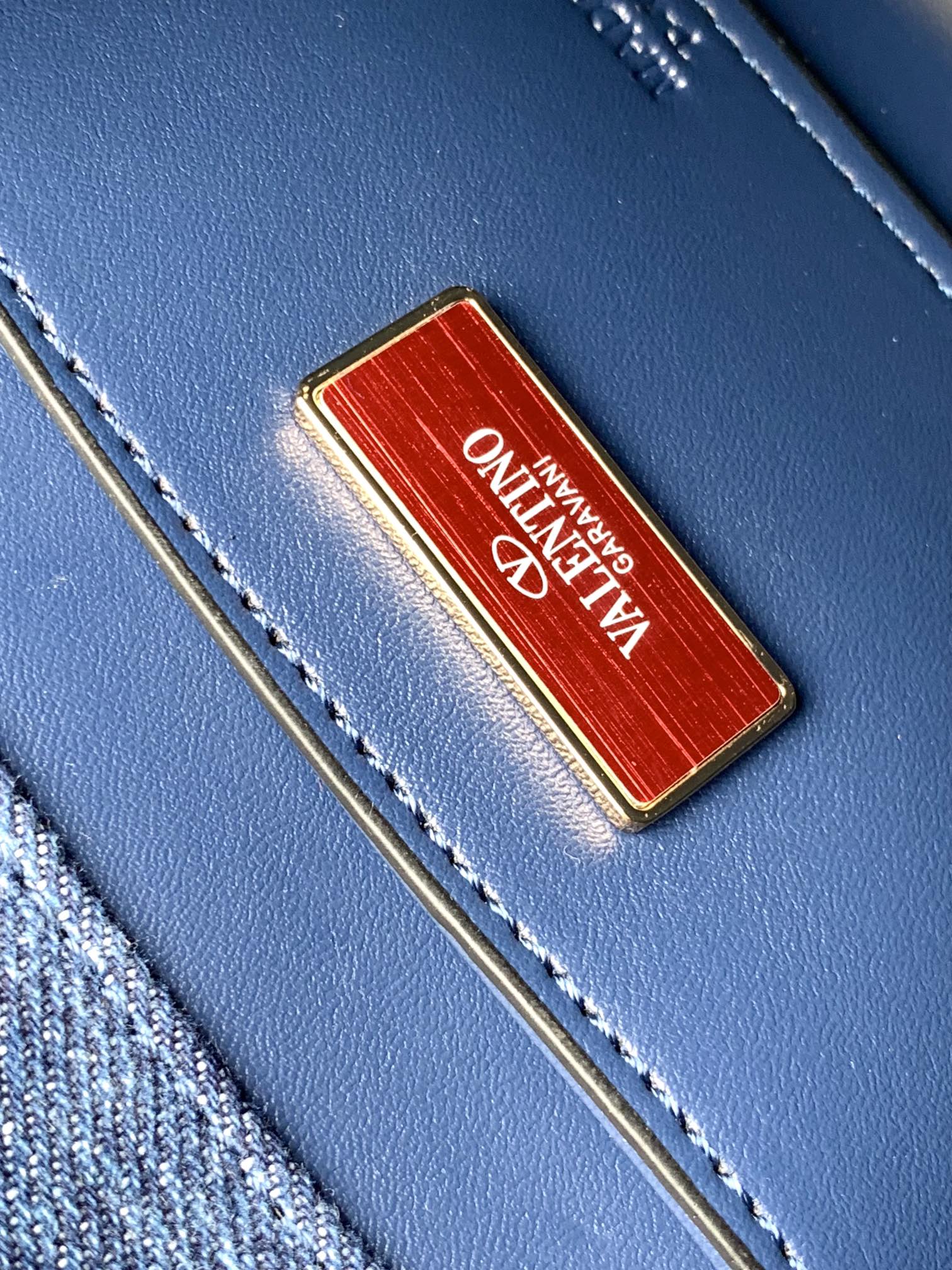 [TOP] VALENTINO Garavani Vsling Bag Denim Decorated with Crystals Mini 19x13x9cm - Blue Jeans