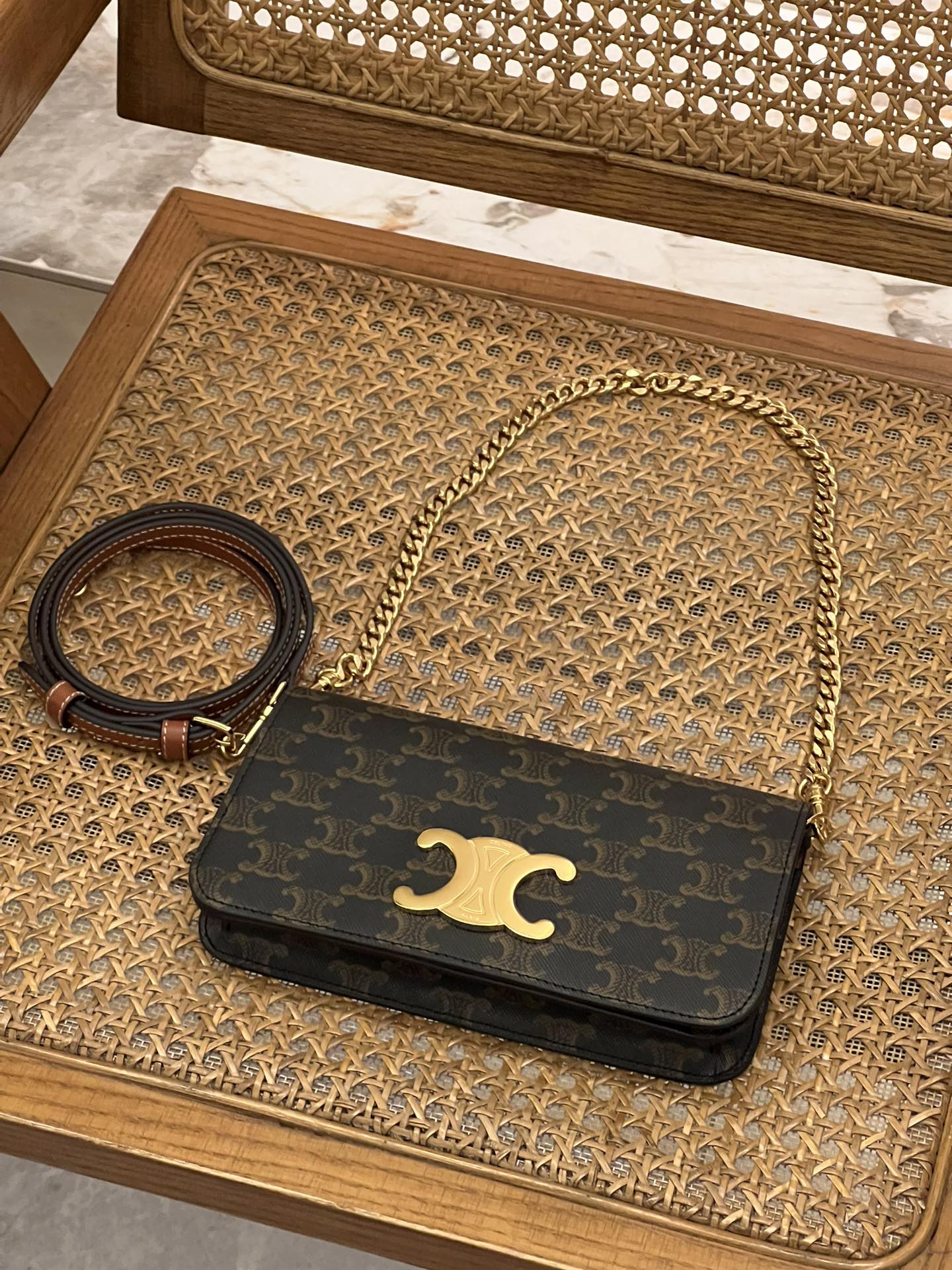 [TOP] CELINE Triomphe Chain Shoulder Bag Cowhide with Logo-printed 20.5x11x4cm