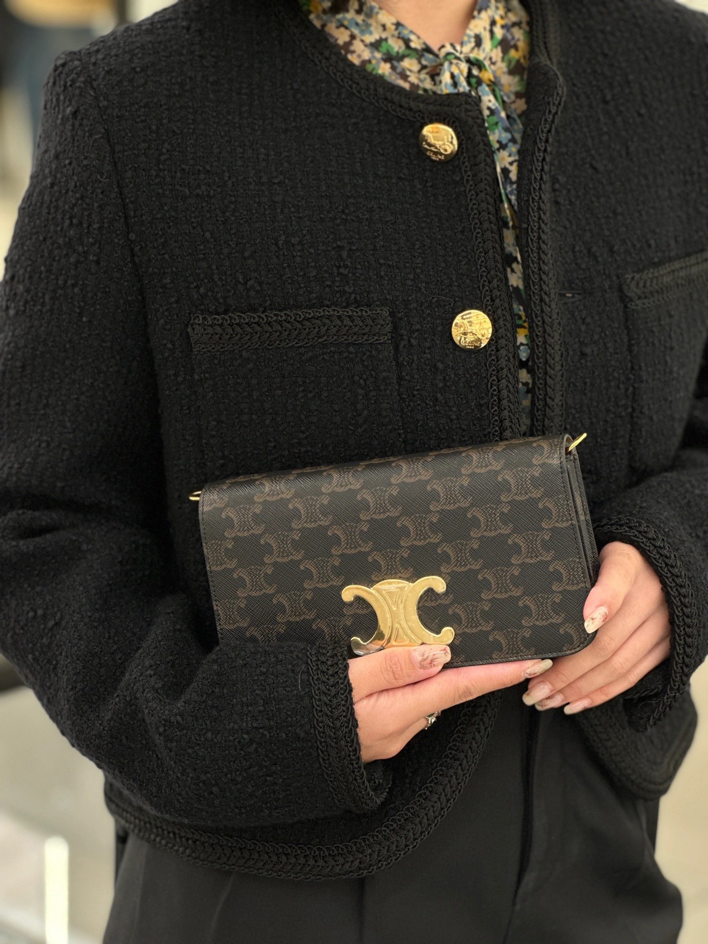 [TOP] CELINE Triomphe Chain Shoulder Bag Cowhide with Logo-printed 20.5x11x4cm