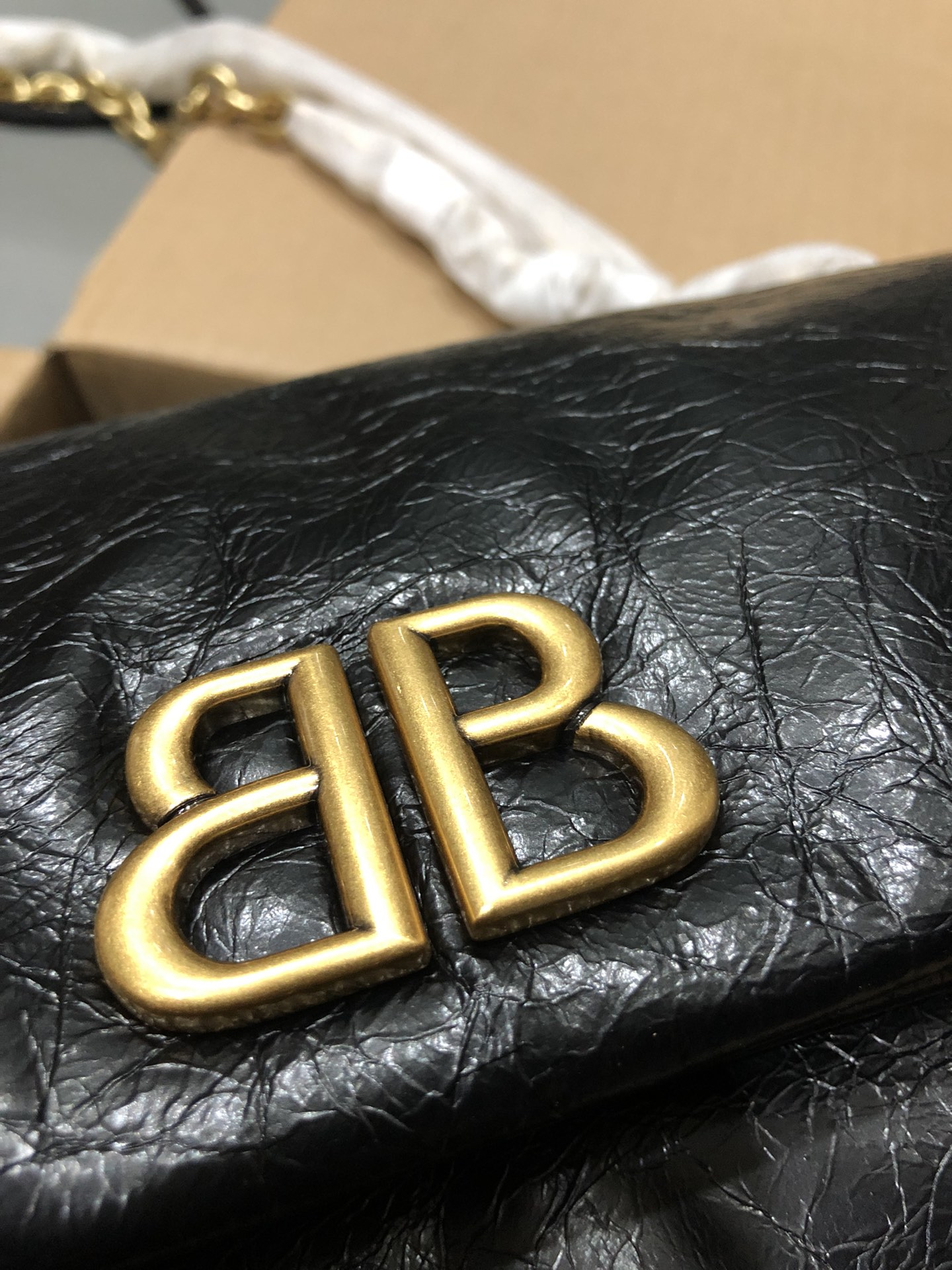 [TOP] BALENCIAGA 𝐌𝐨𝐧𝐚𝐜𝐨 Bag Calfskin 27.9 x 18 x 9.9 cm/32.5 x 22 x 9.9 cm - Black