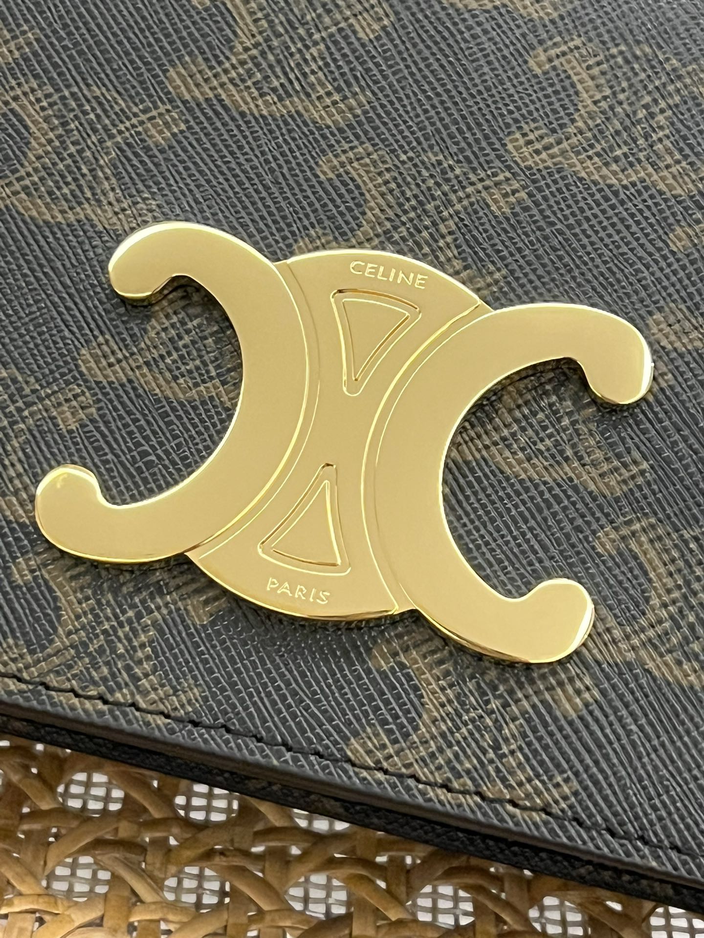 [TOP] CELINE Triomphe Chain Shoulder Bag Cowhide with Logo-printed 20.5x11x4cm