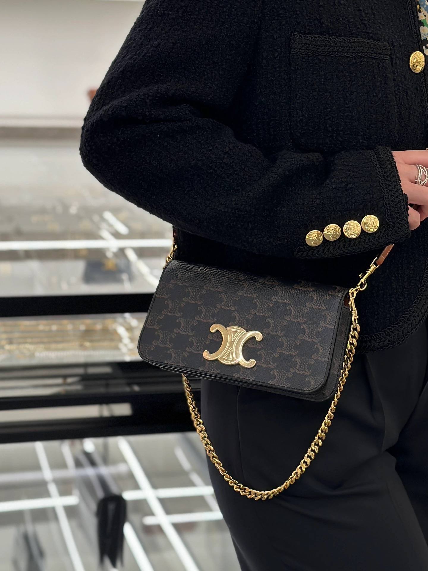 [TOP] CELINE Triomphe Chain Shoulder Bag Cowhide with Logo-printed 20.5x11x4cm