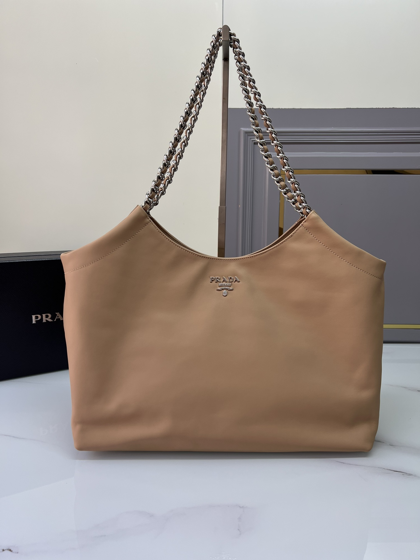 [TOP] PRADA Tote Bag Calfskin 39x29x19cm - 2 Color