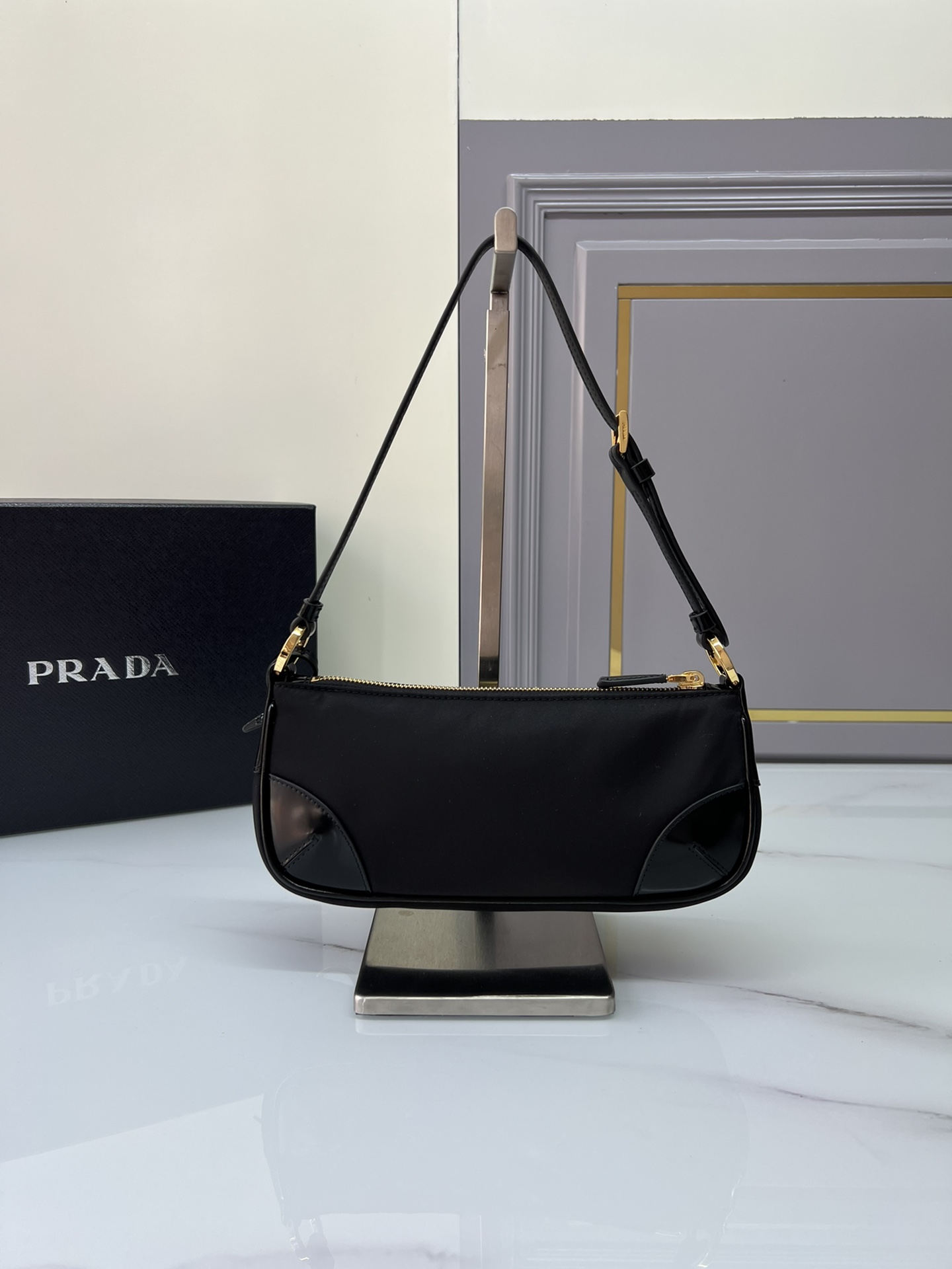 [TOP] PRADA Re-Edition 2002 Shoulder Bag Nylon Fabric Embellished with Glossy Leather 23.5x10x5cm - Black